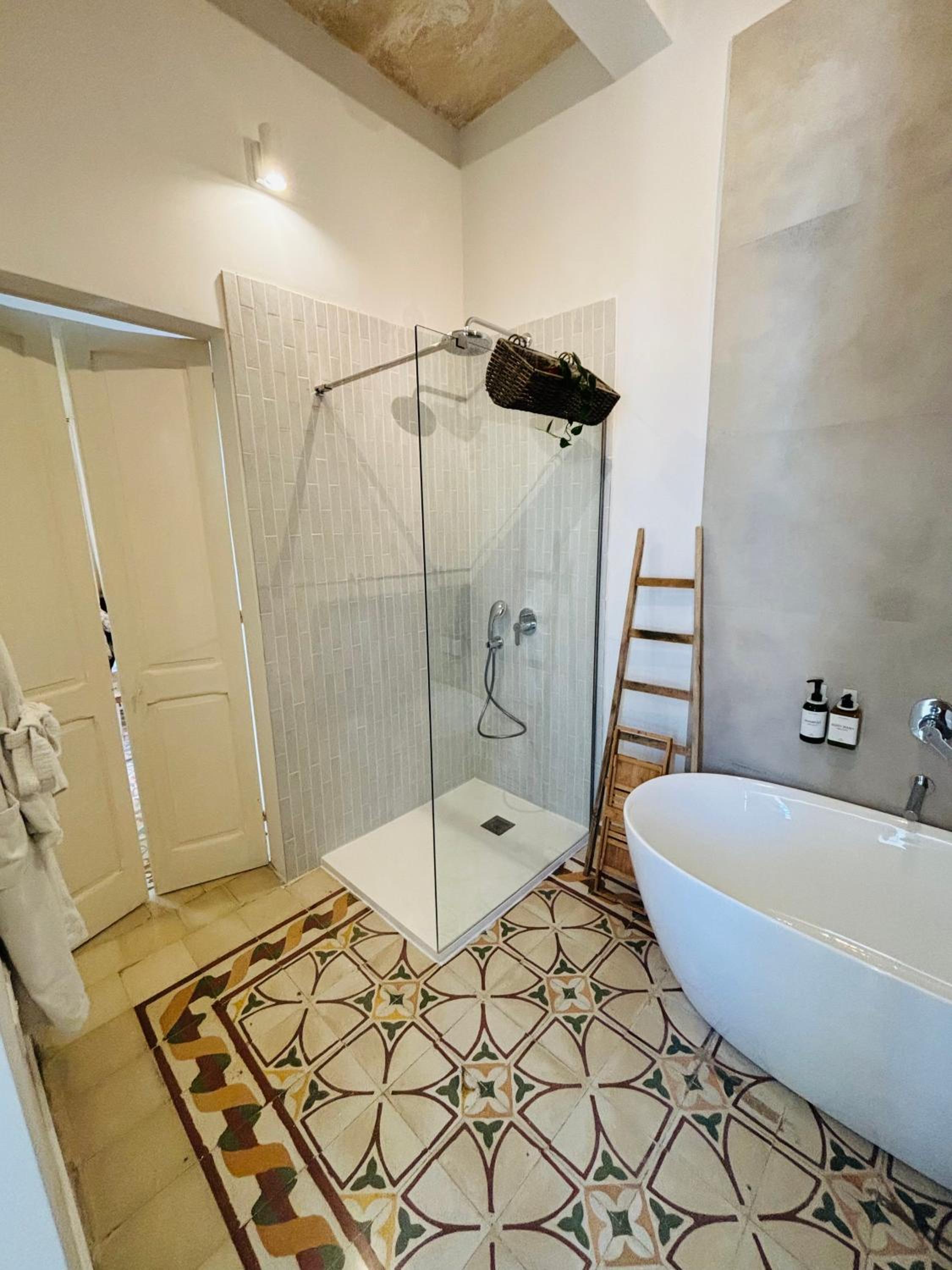 Deluxe Double Room with Balcony - Photo 2