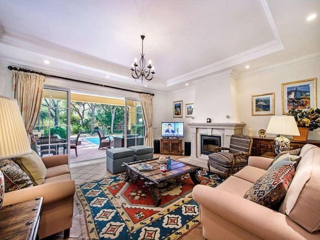 Villa photo 1