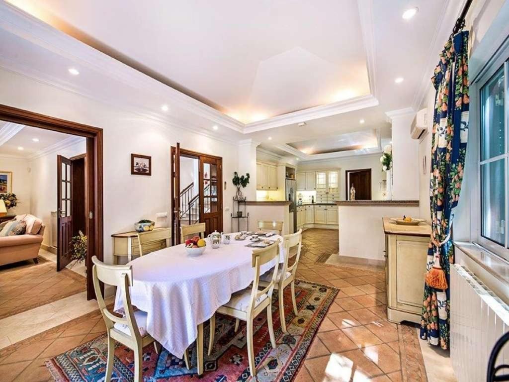 Villa photo 3