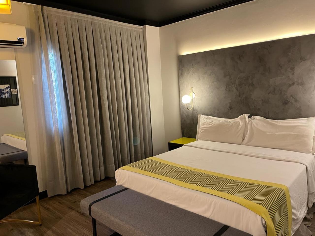 Suite - Photo 3