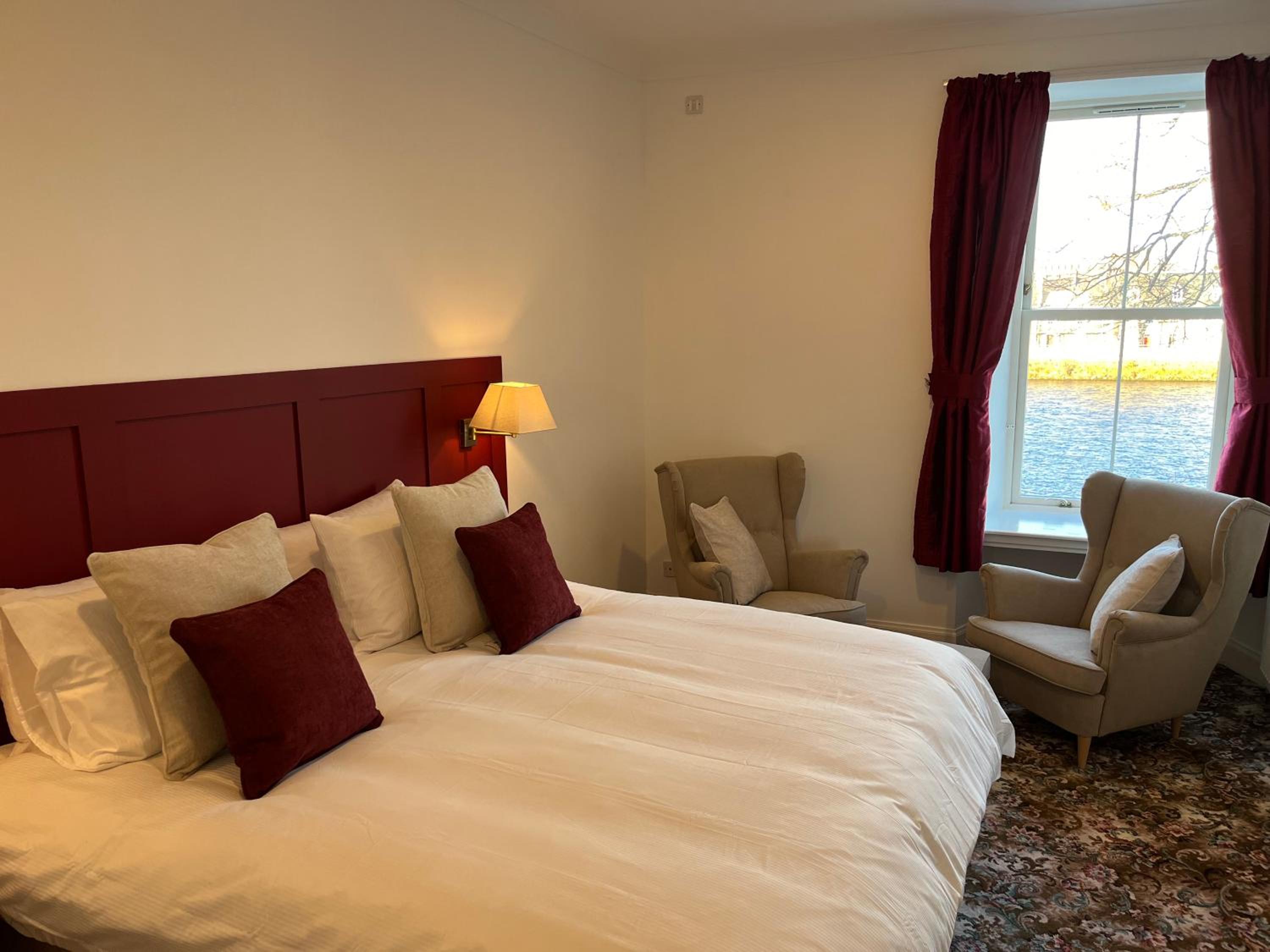 King Room with Lake View photo 2