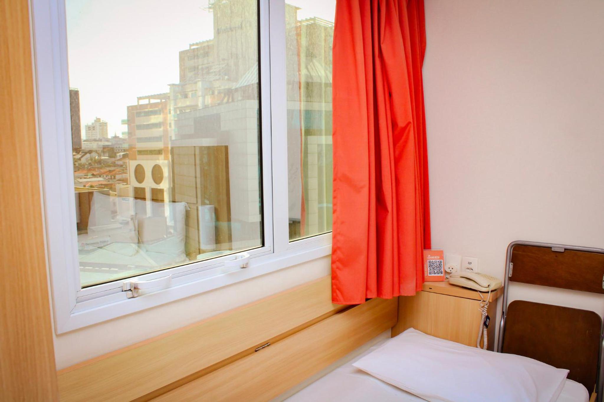 Superior Room with One Double Bed and One Single Bed photo 2