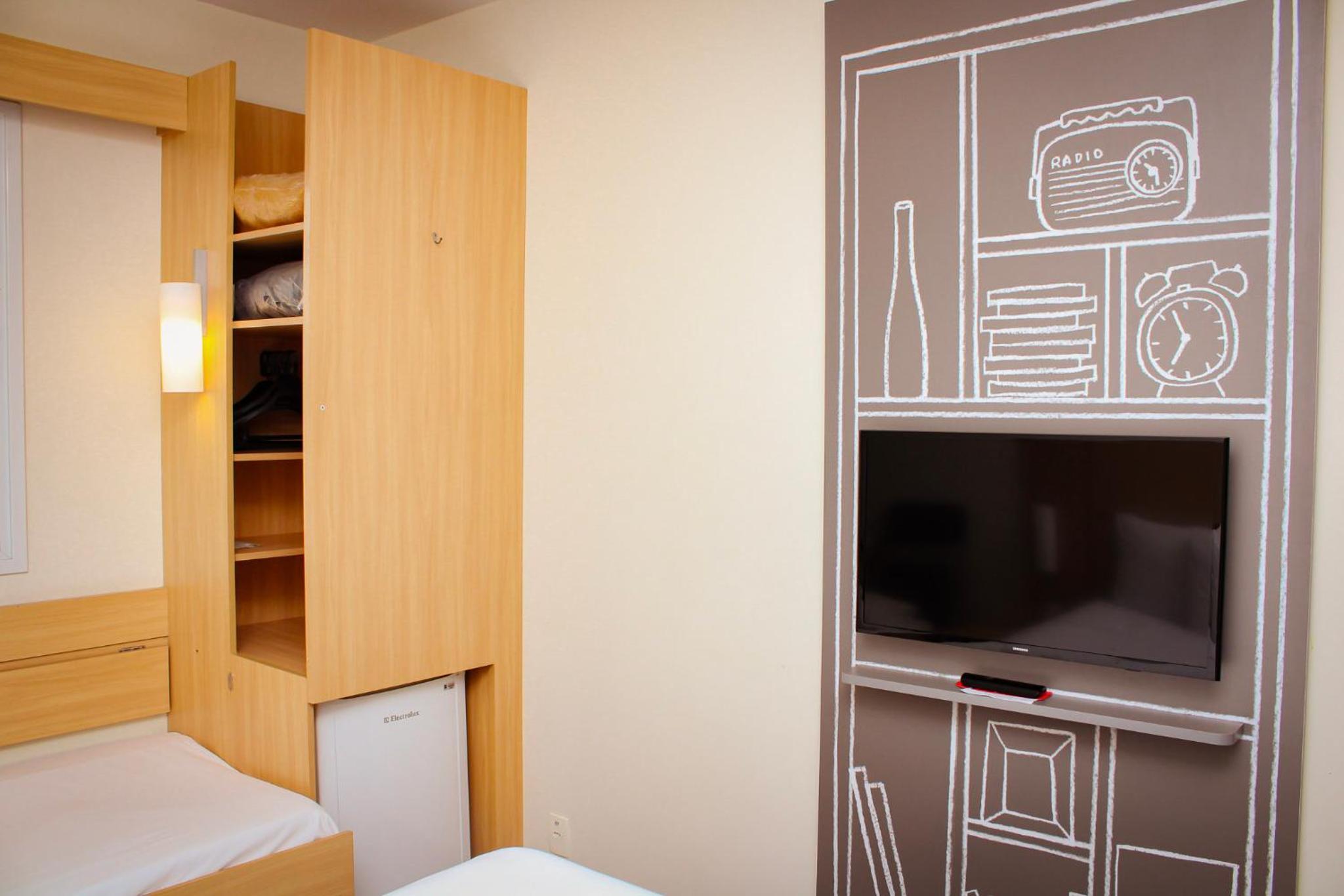 Superior Room with One Double Bed and One Single Bed photo 3