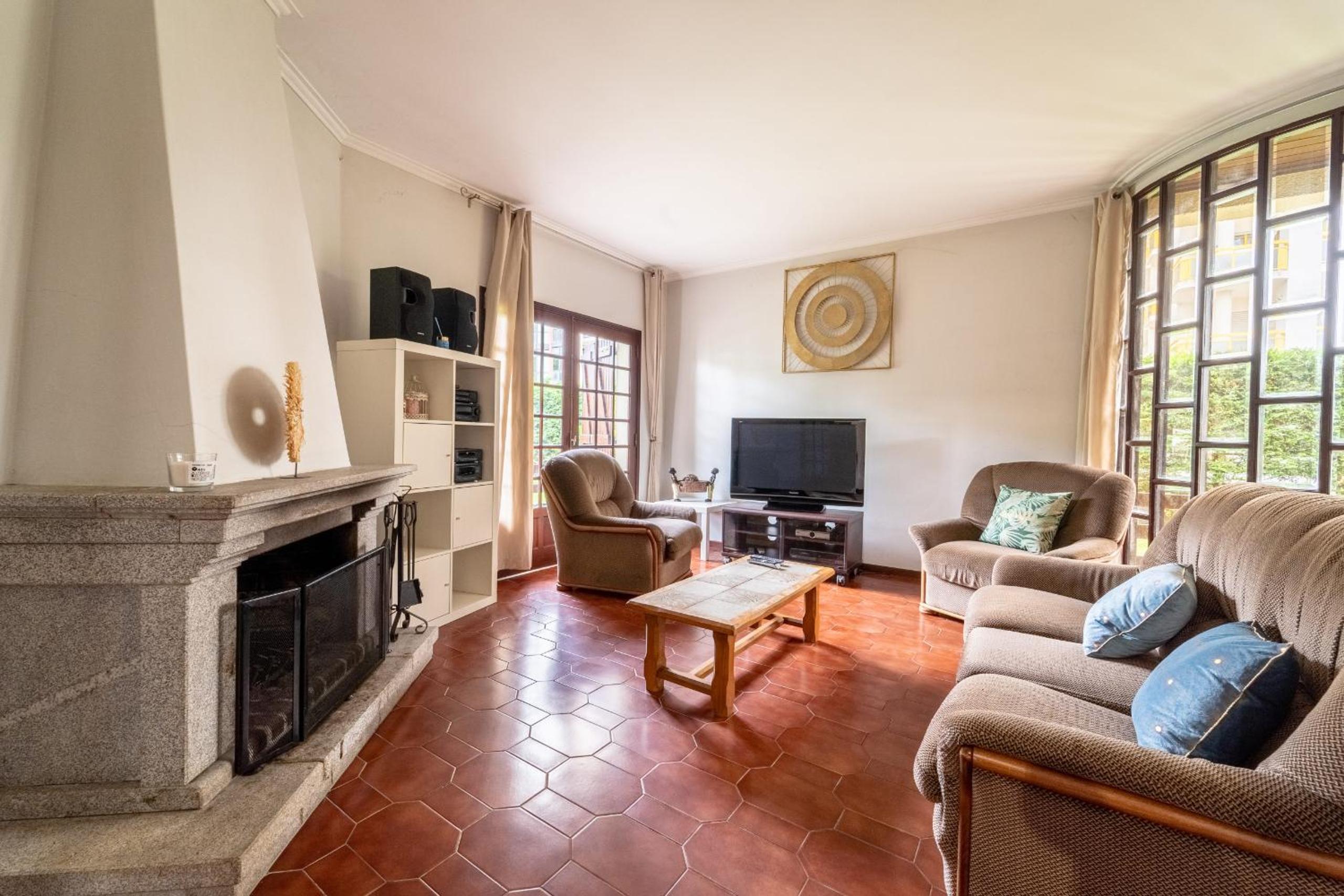Four-Bedroom House photo 1