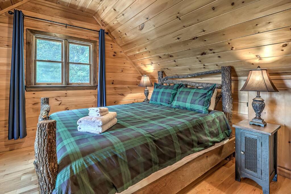 Five-Bedroom House photo 1
