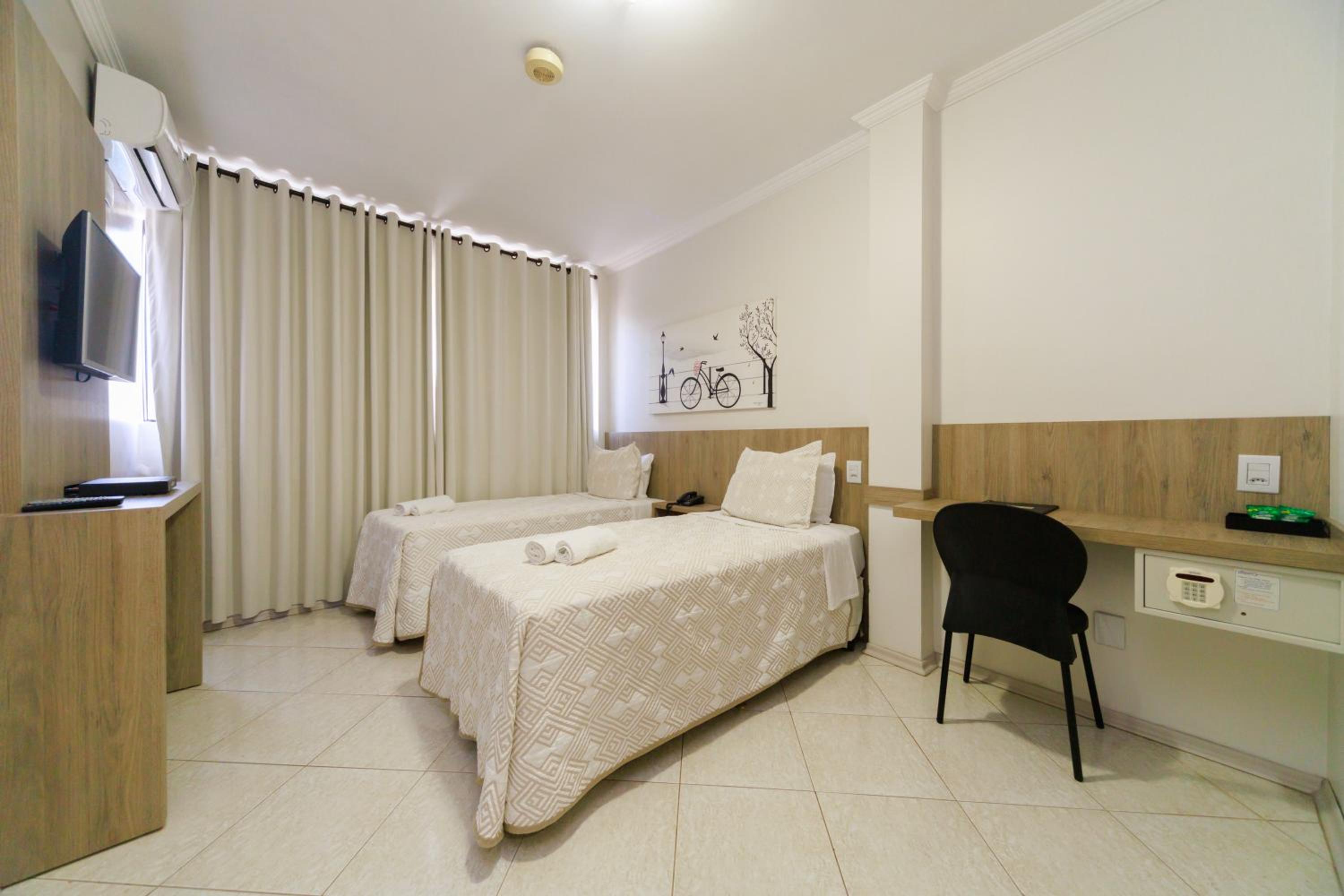Standard Twin Room photo 3