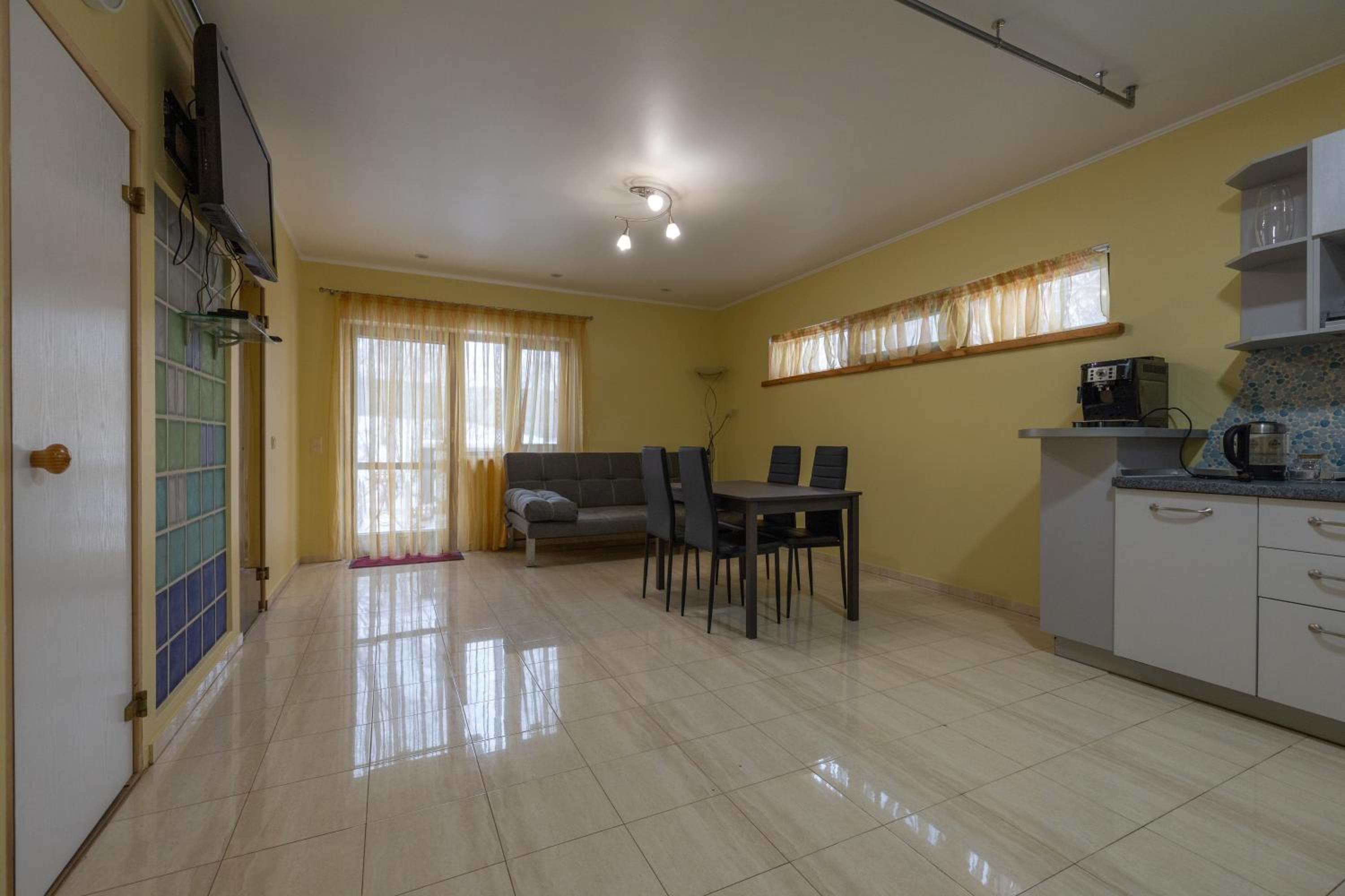 One-Bedroom House photo 3