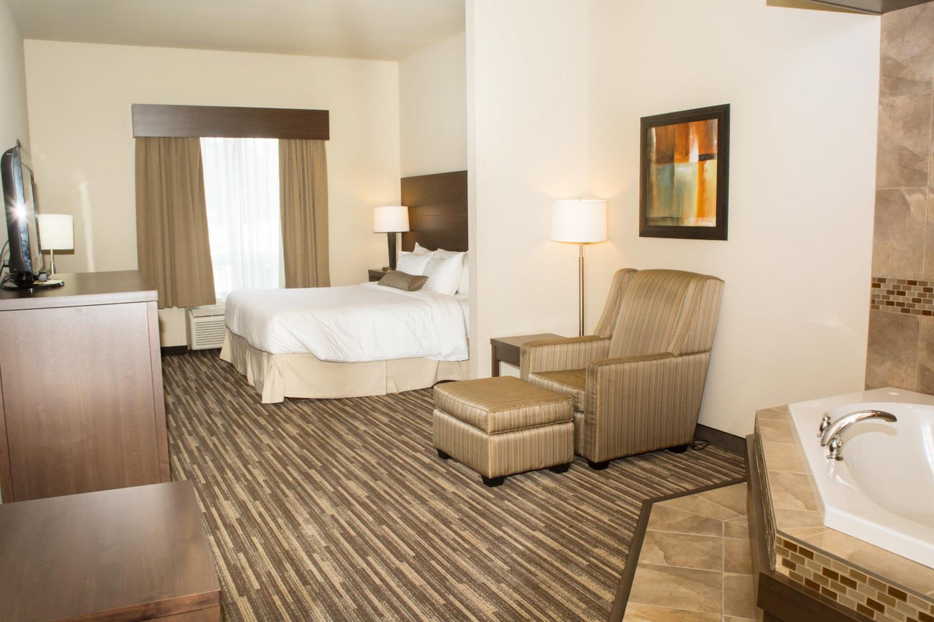 King Suite with Spa Bath - Non-Smoking - Photo 3