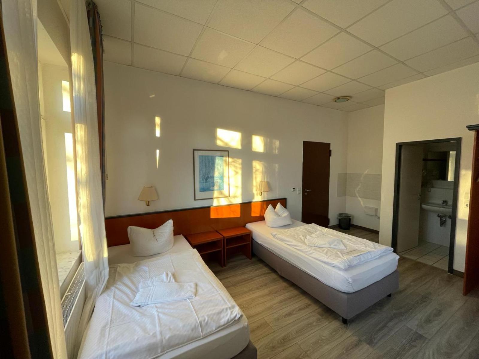 Single Bed in Mixed Dormitory Room