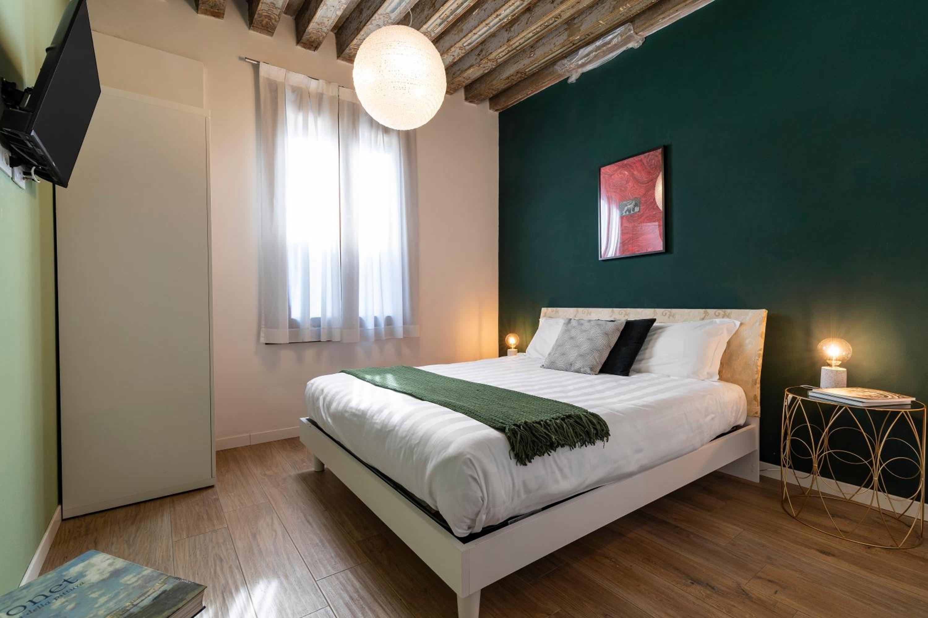 Studio Apartment photo 2