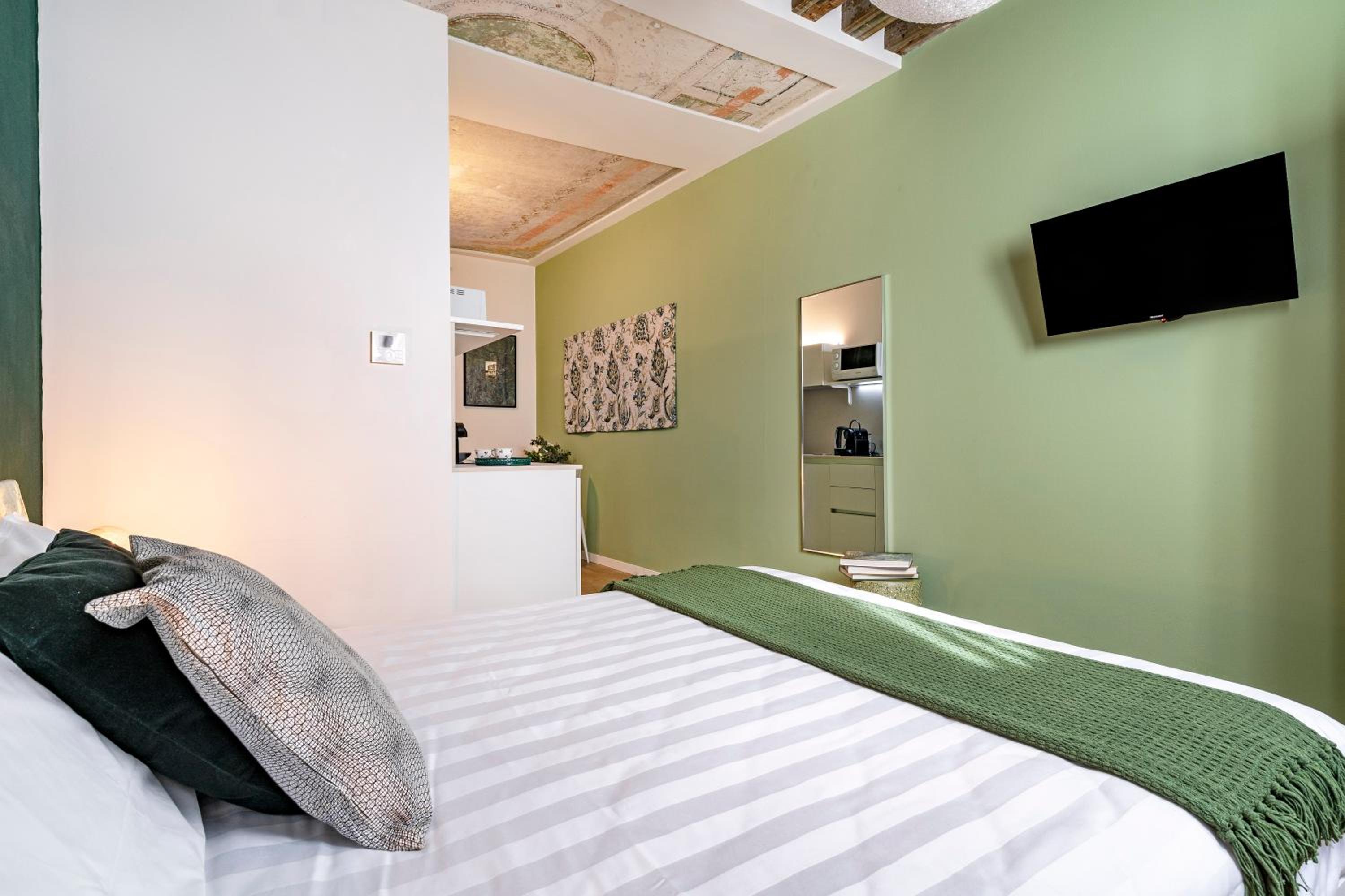 Studio Apartment photo 3