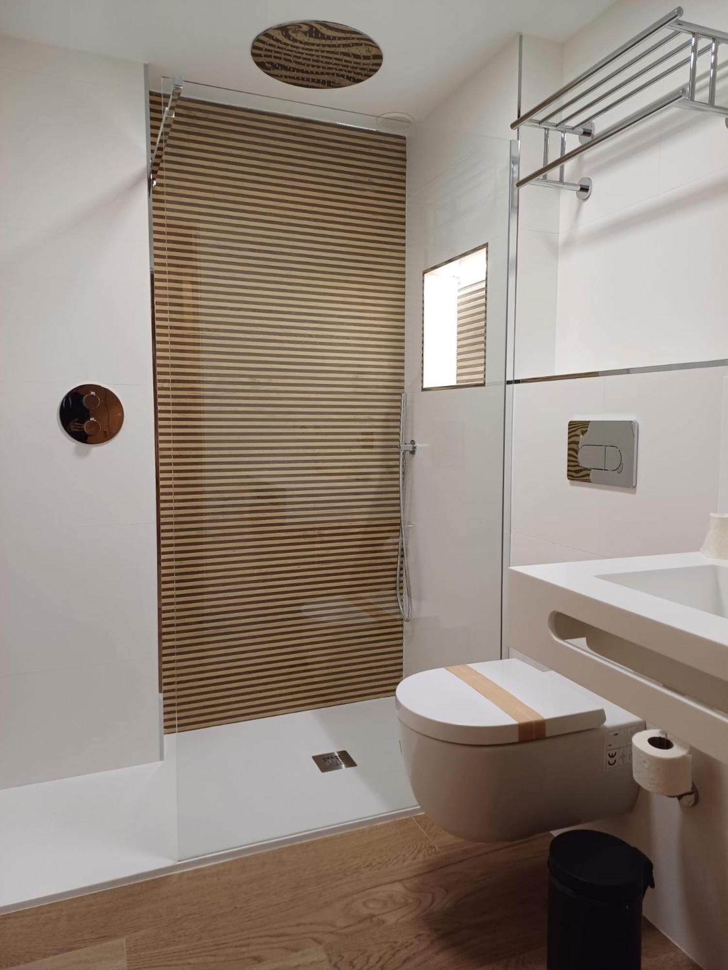Double or Twin Room (2 Adults) - Photo 3
