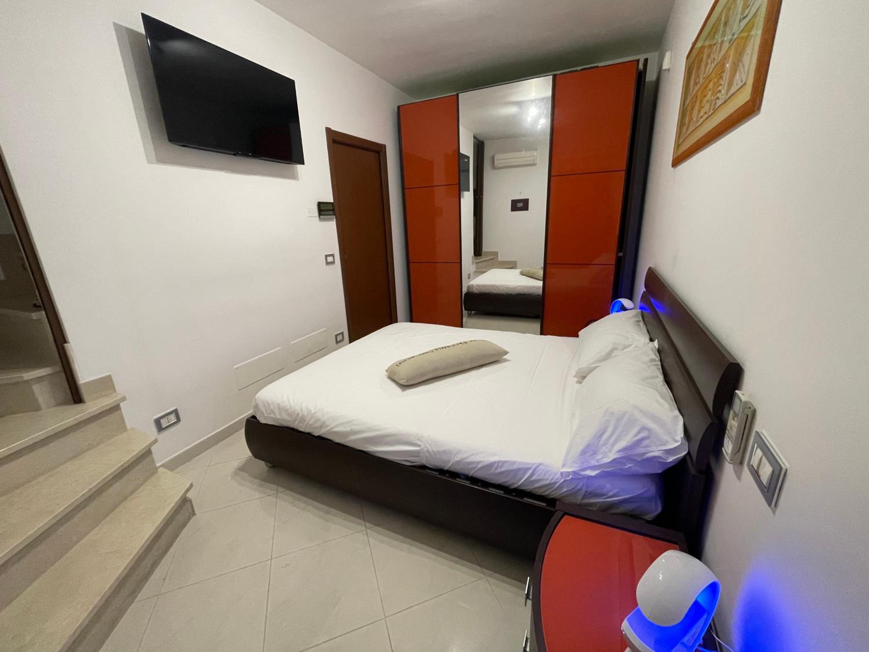 One-Bedroom House photo 1