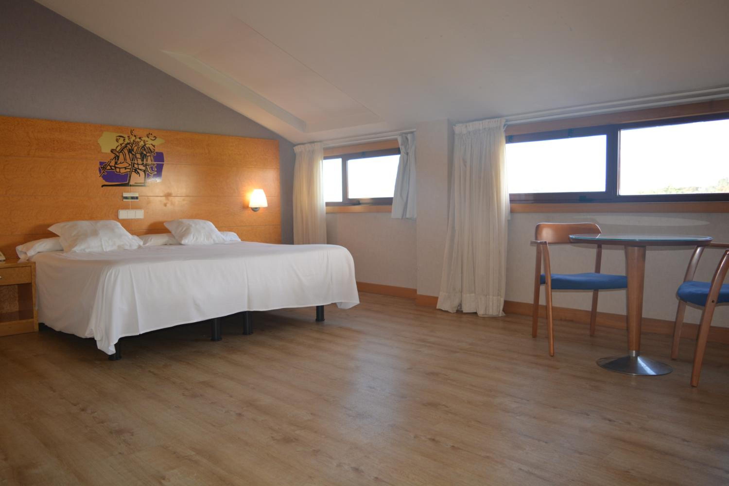 Double or Twin Room (2 Adults) - Photo 1