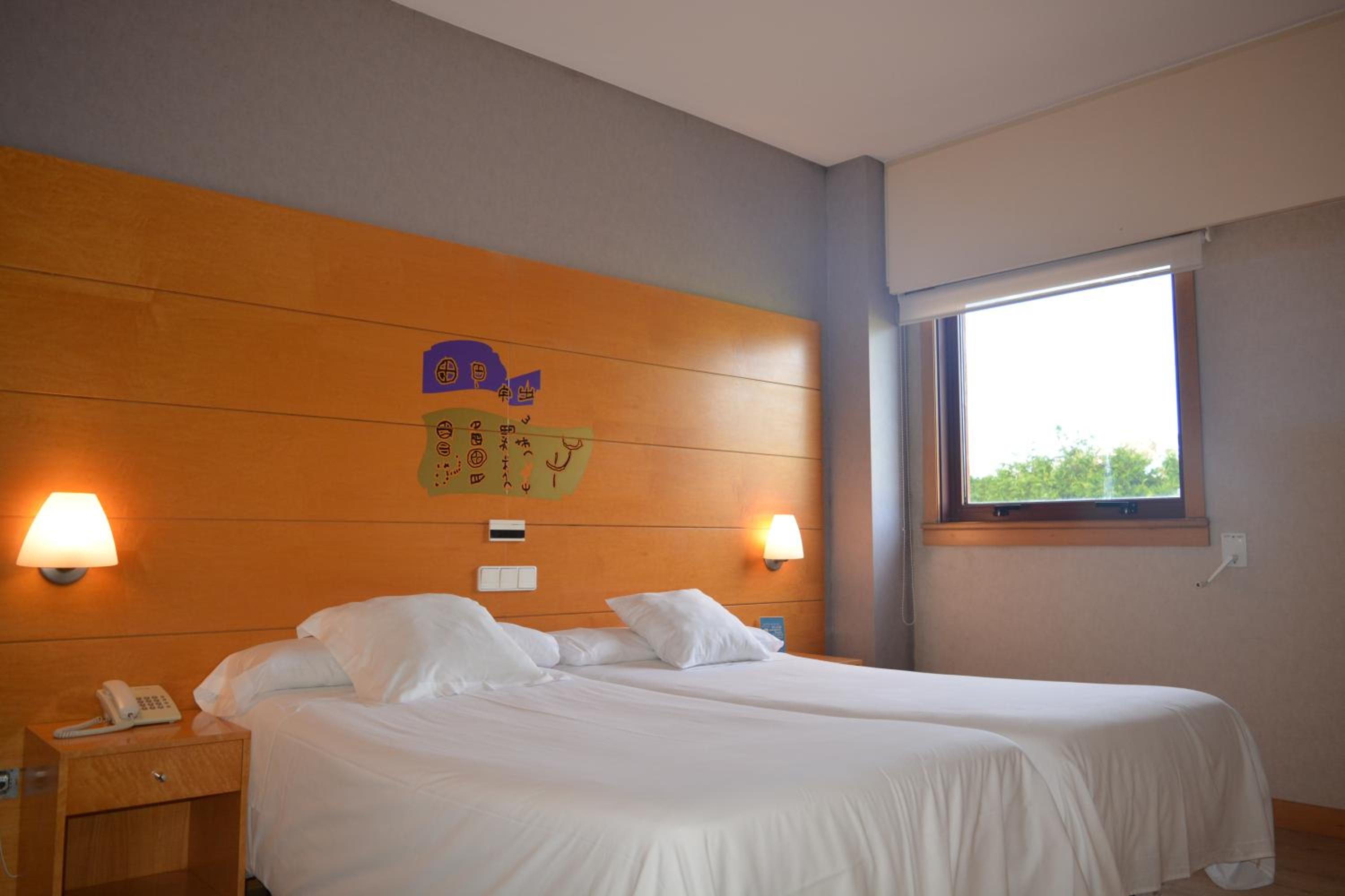 Double or Twin Room (2 Adults) - Photo 2