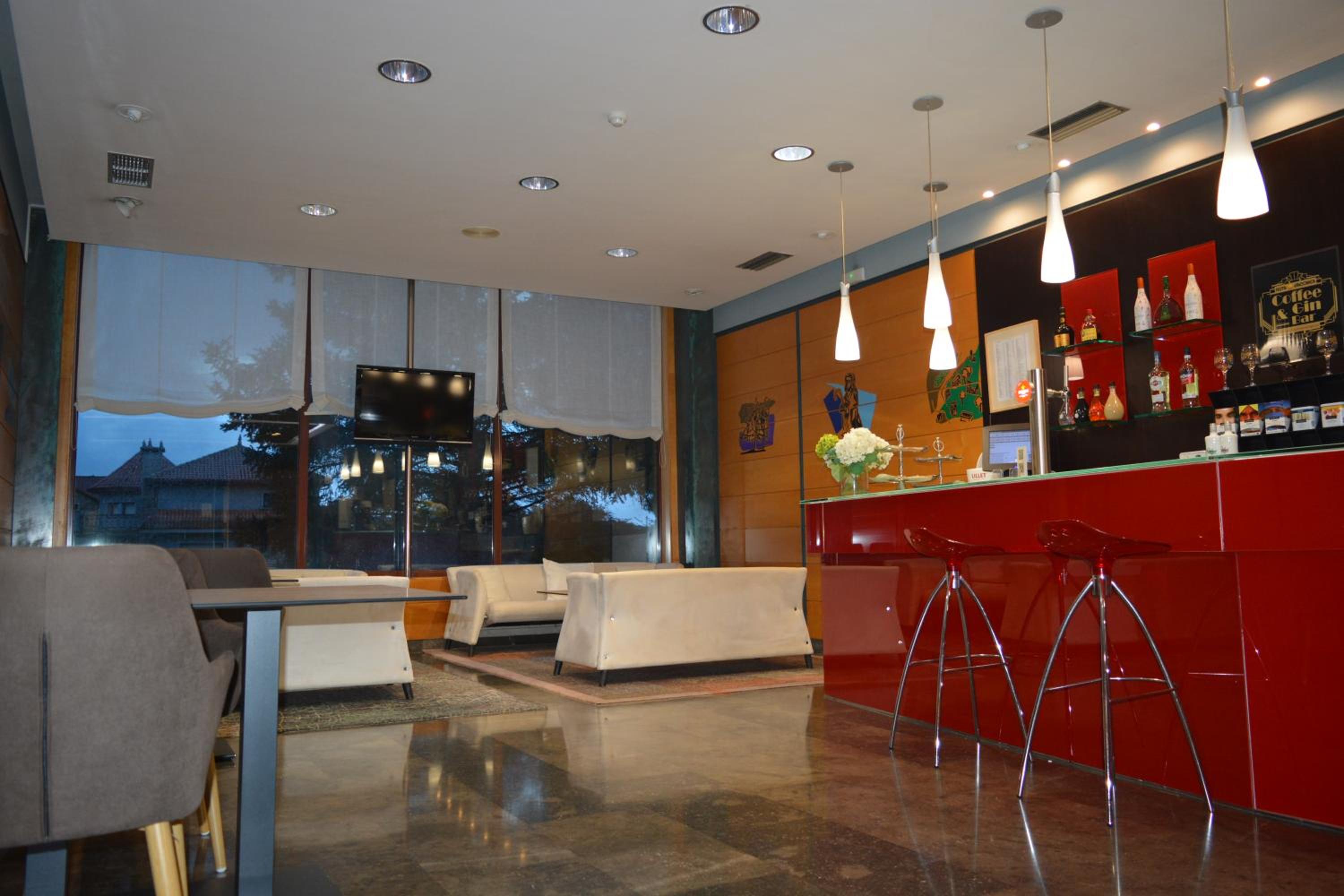 Double or Twin Room (2 Adults) - Photo 17