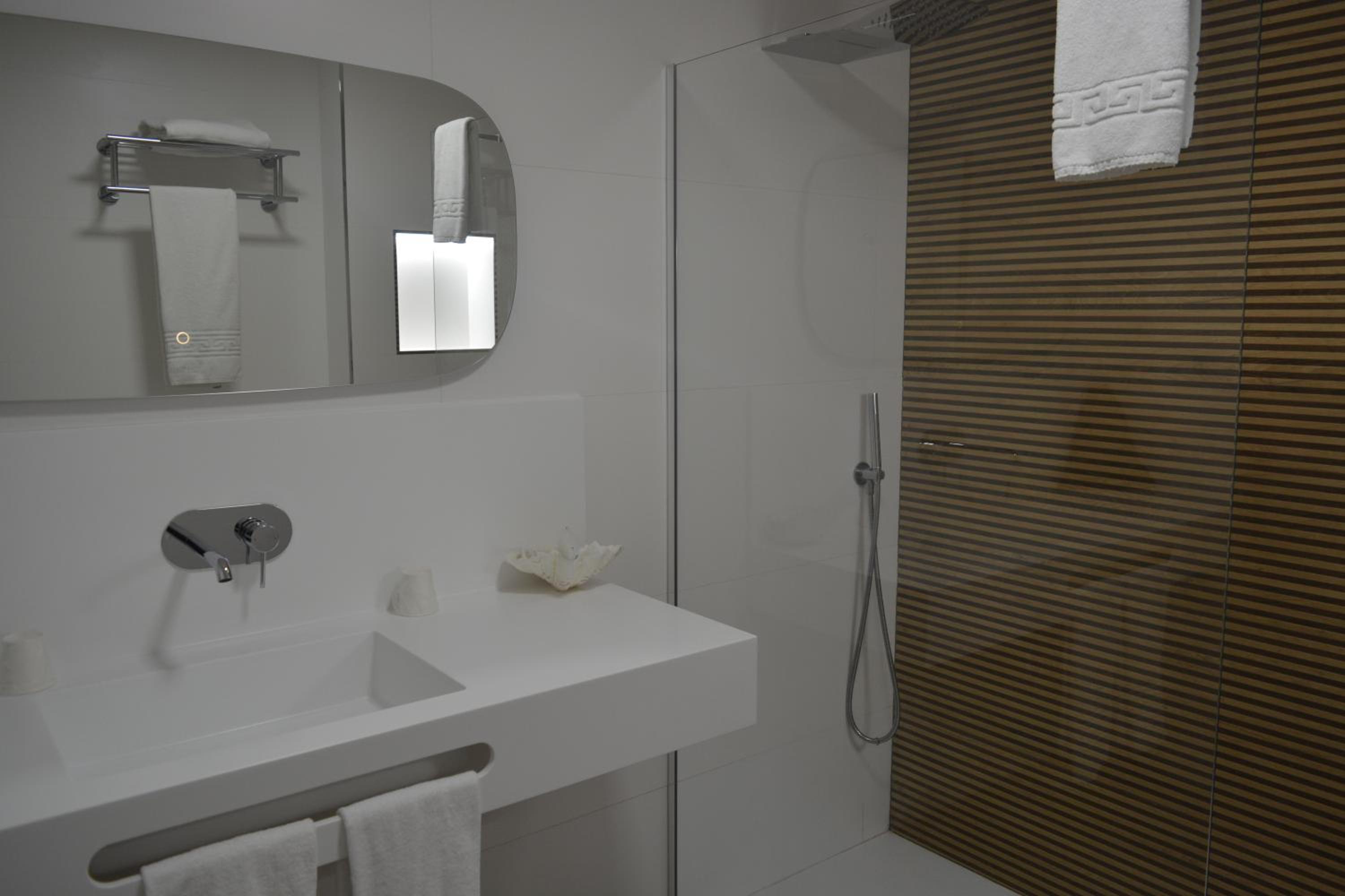 Double or Twin Room (2 Adults) - Photo 20