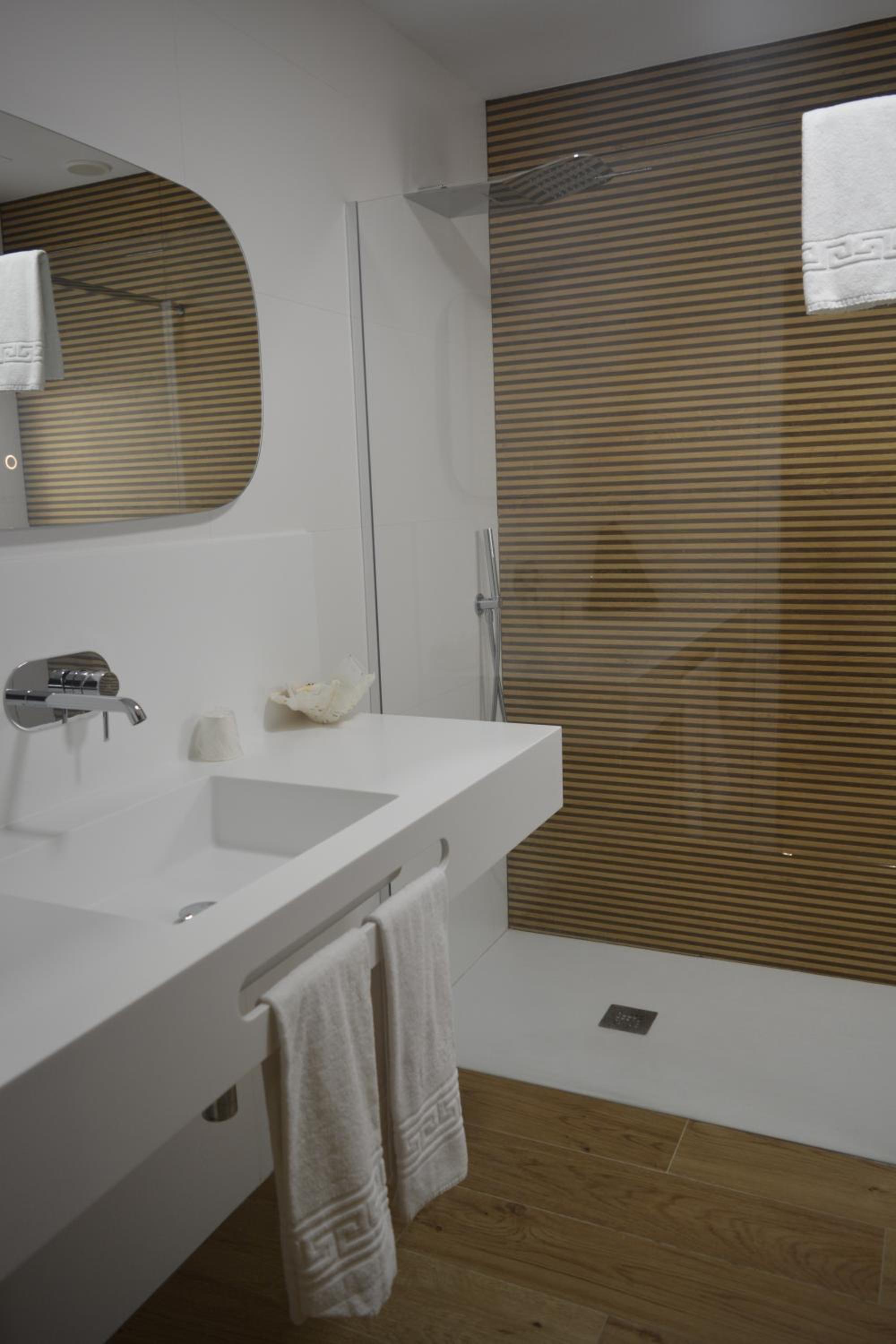 Double or Twin Room (2 Adults) - Photo 15