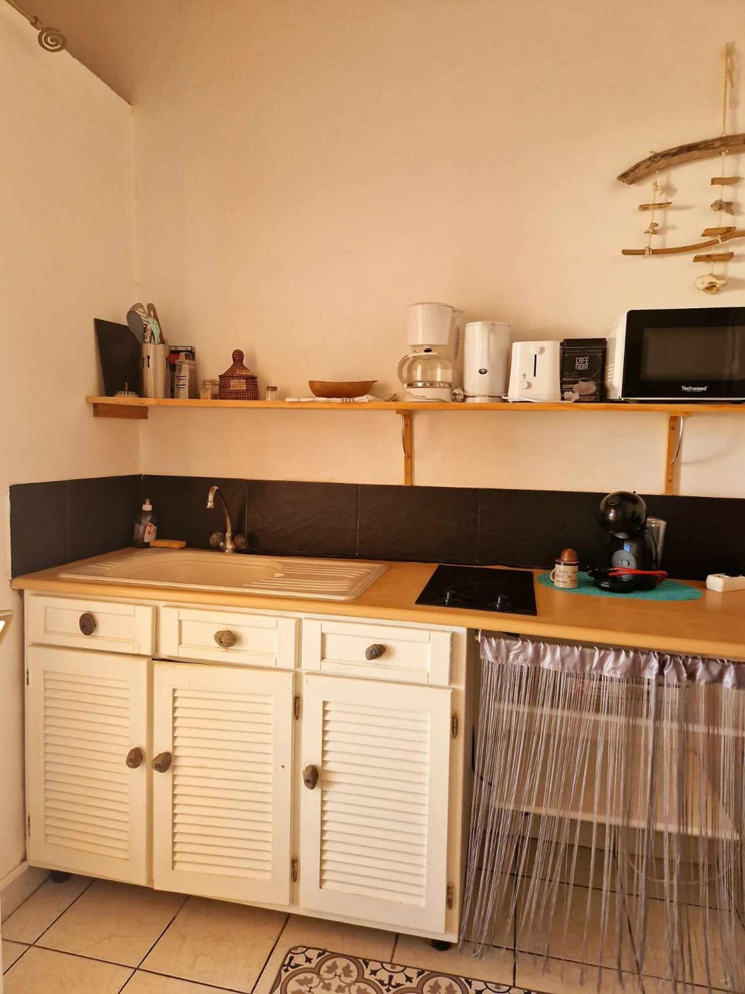 One-Bedroom House - Photo 4