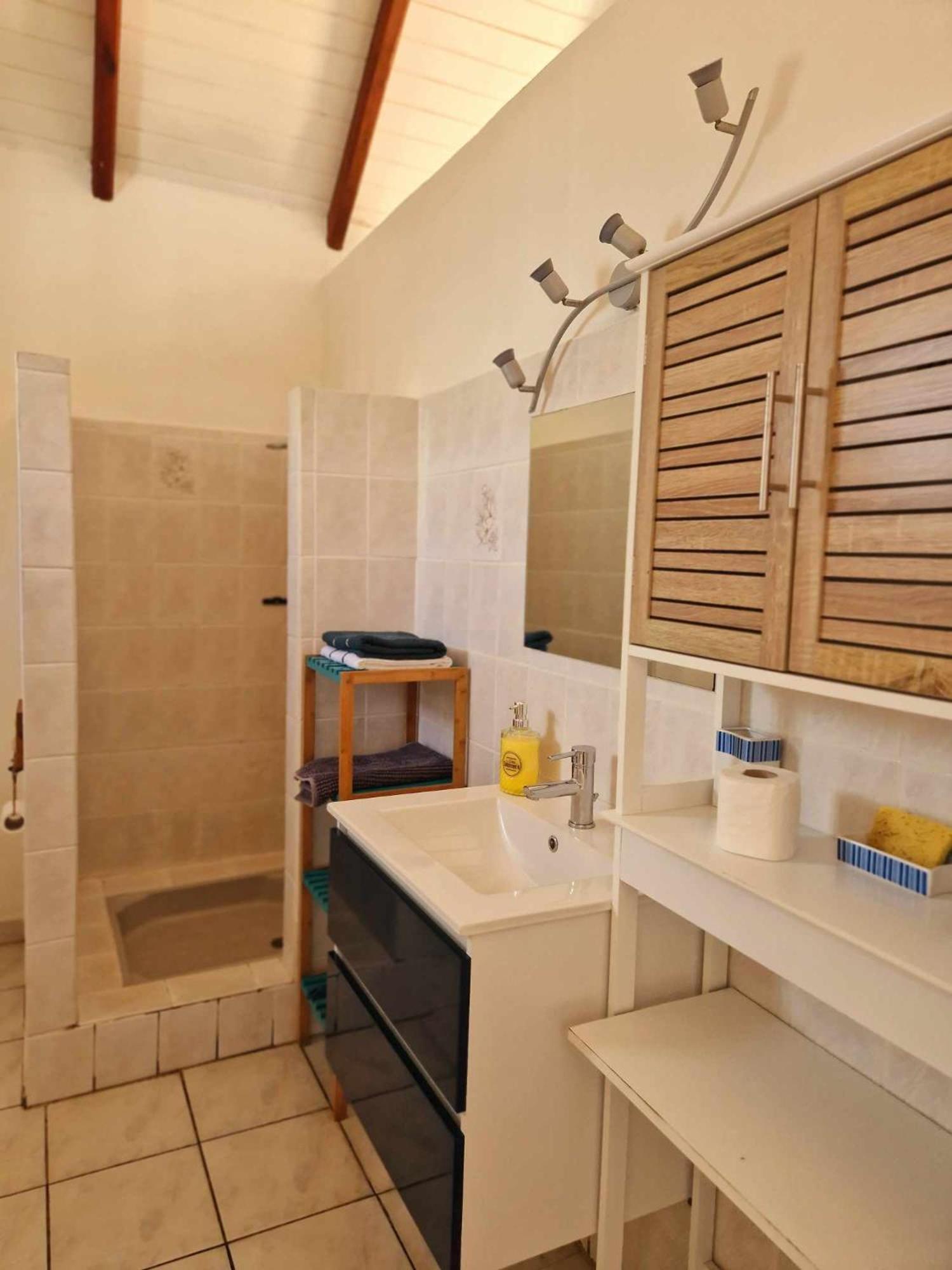One-Bedroom House - Photo 5