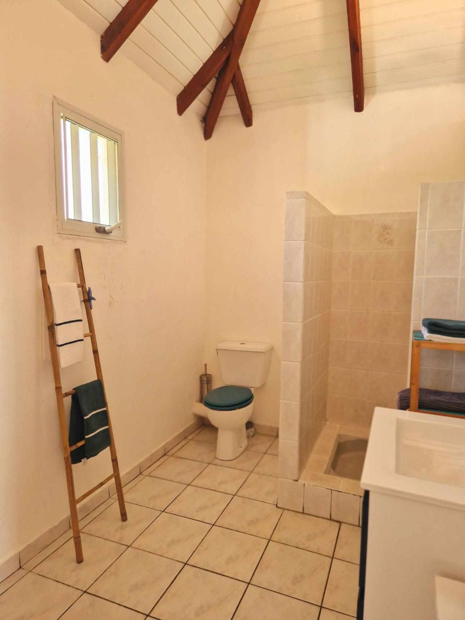 One-Bedroom House - Photo 8