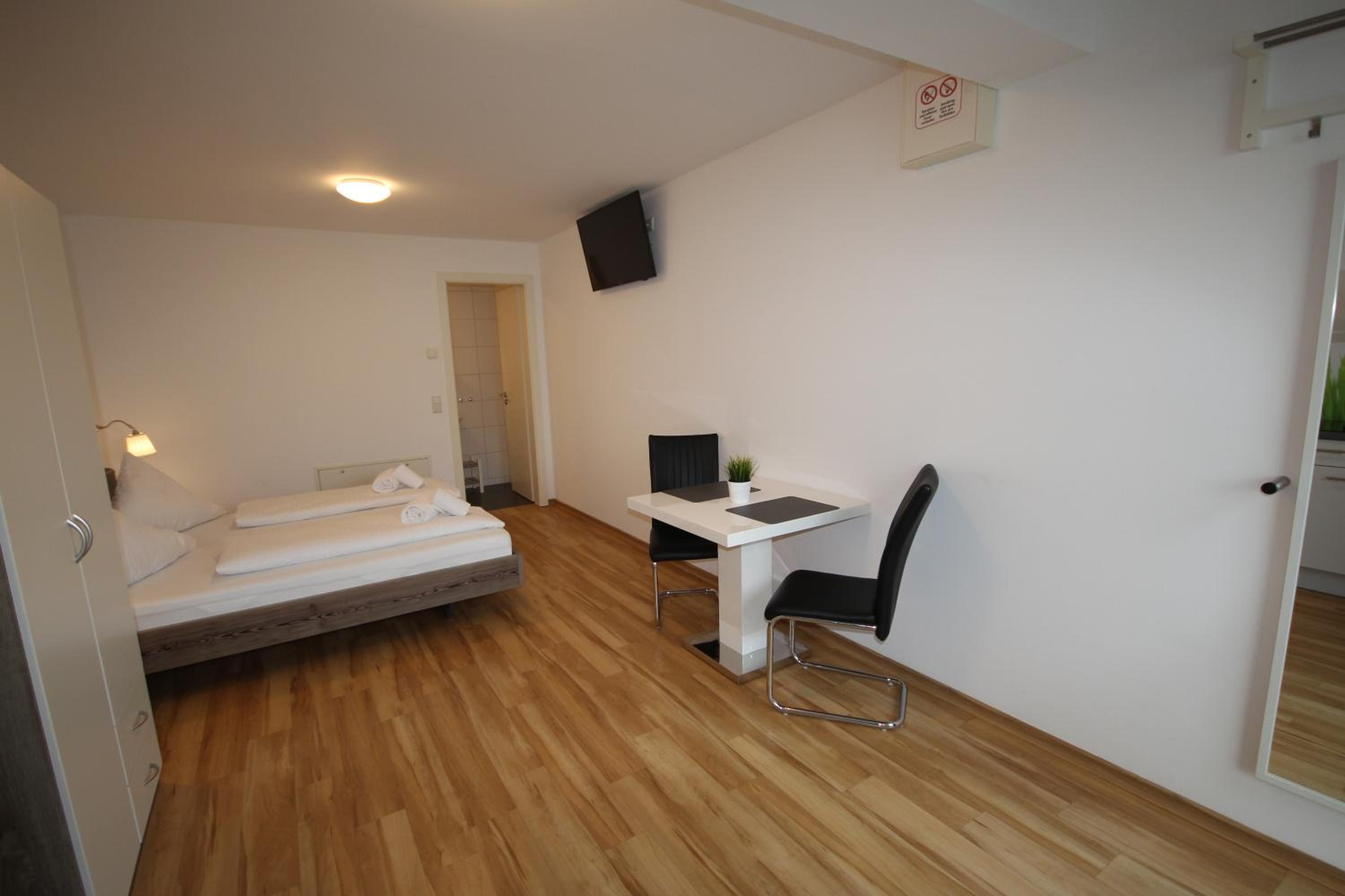 One-Bedroom Apartment - Photo 2