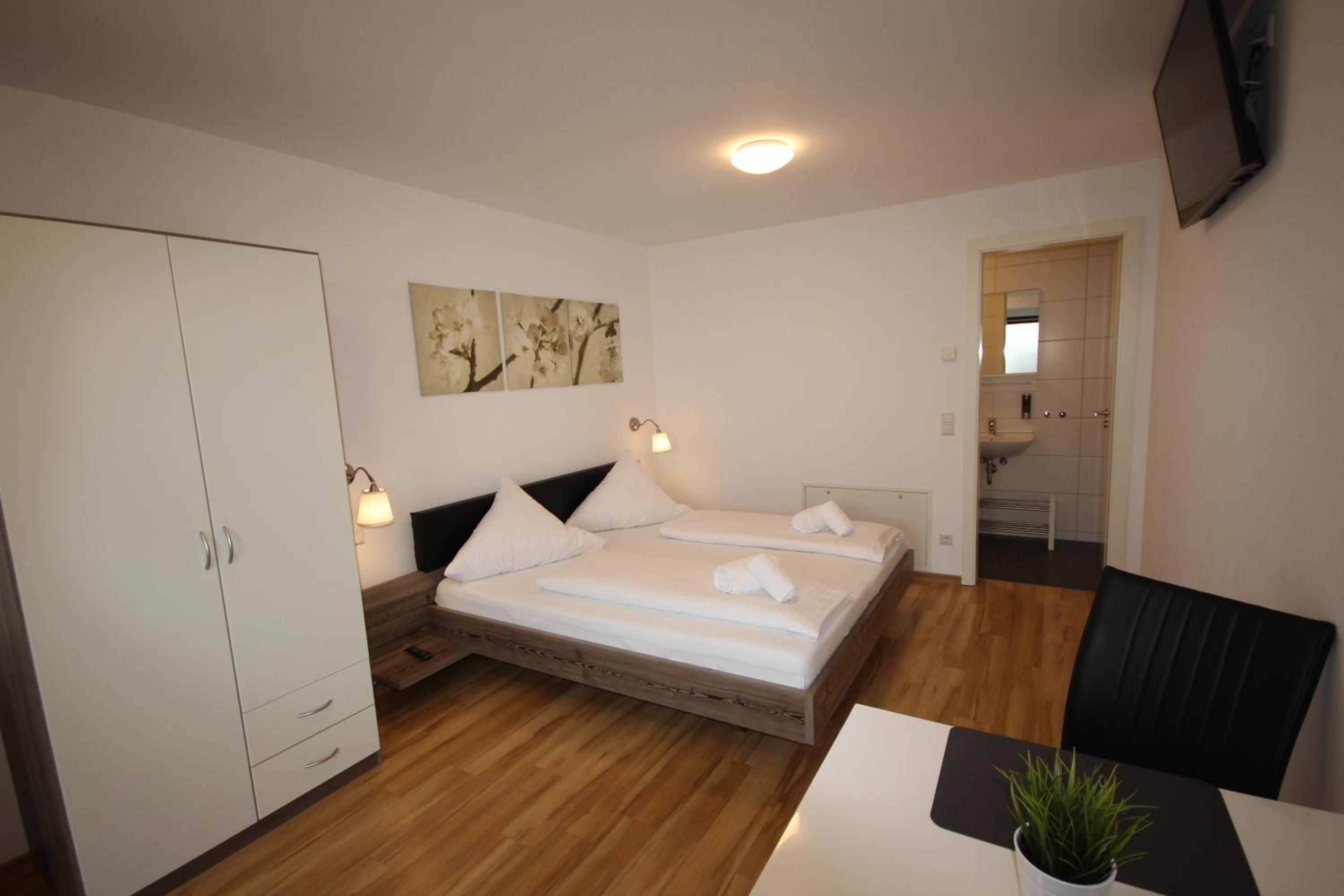 One-Bedroom Apartment - Photo 12