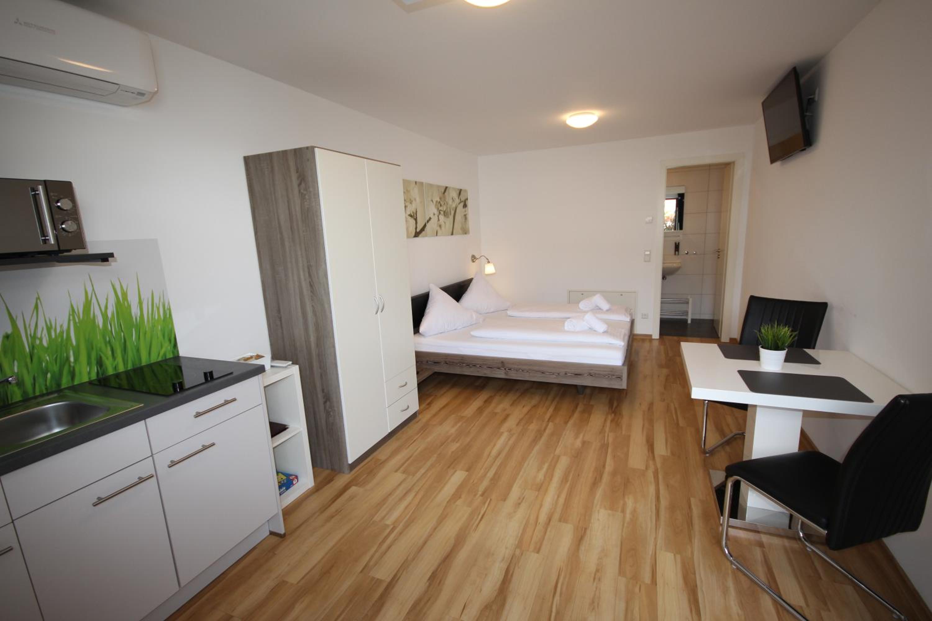 One-Bedroom Apartment - Photo 1