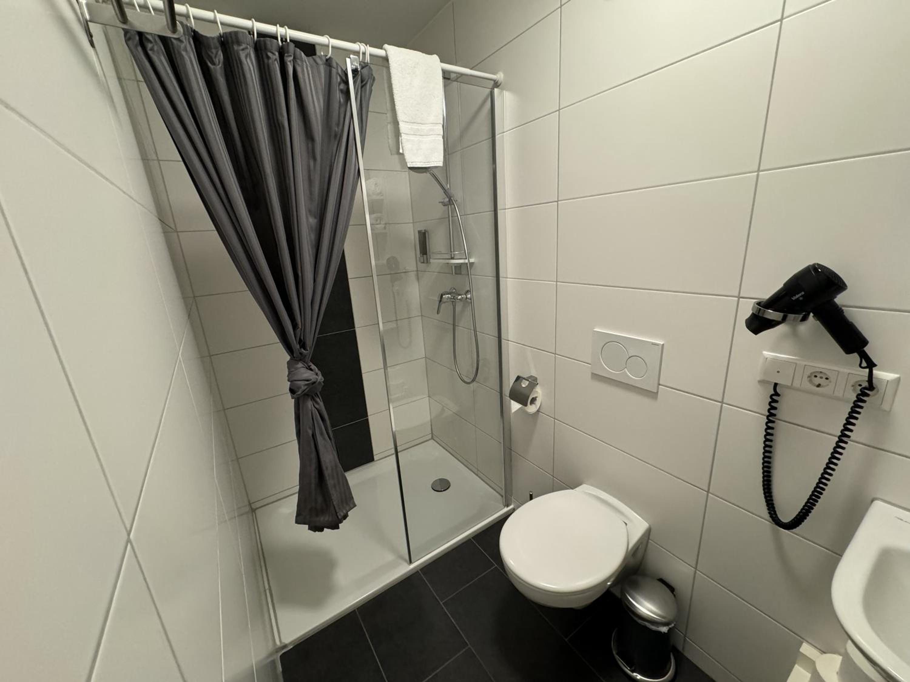 One-Bedroom Apartment - Photo 14
