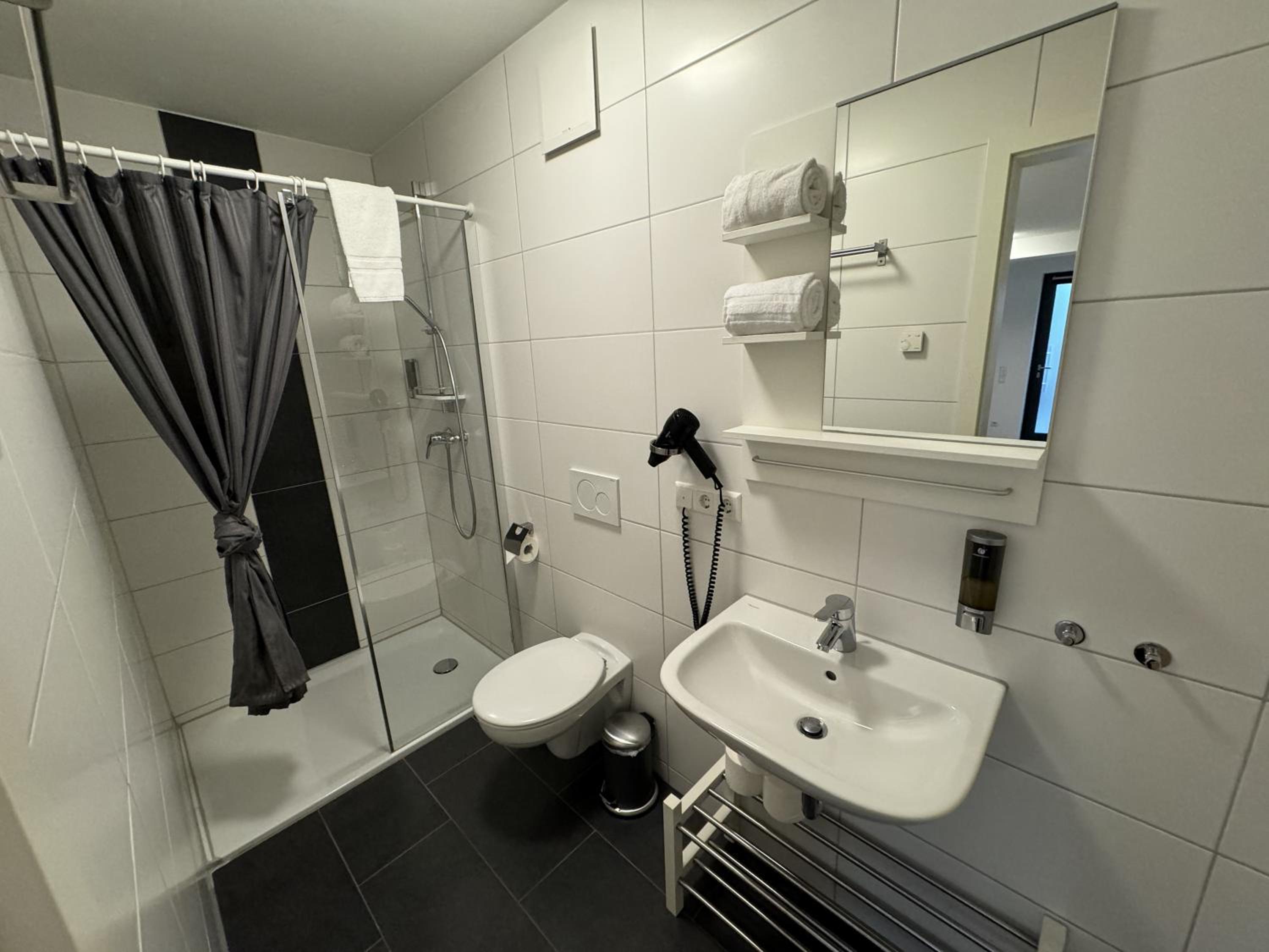 One-Bedroom Apartment - Photo 5