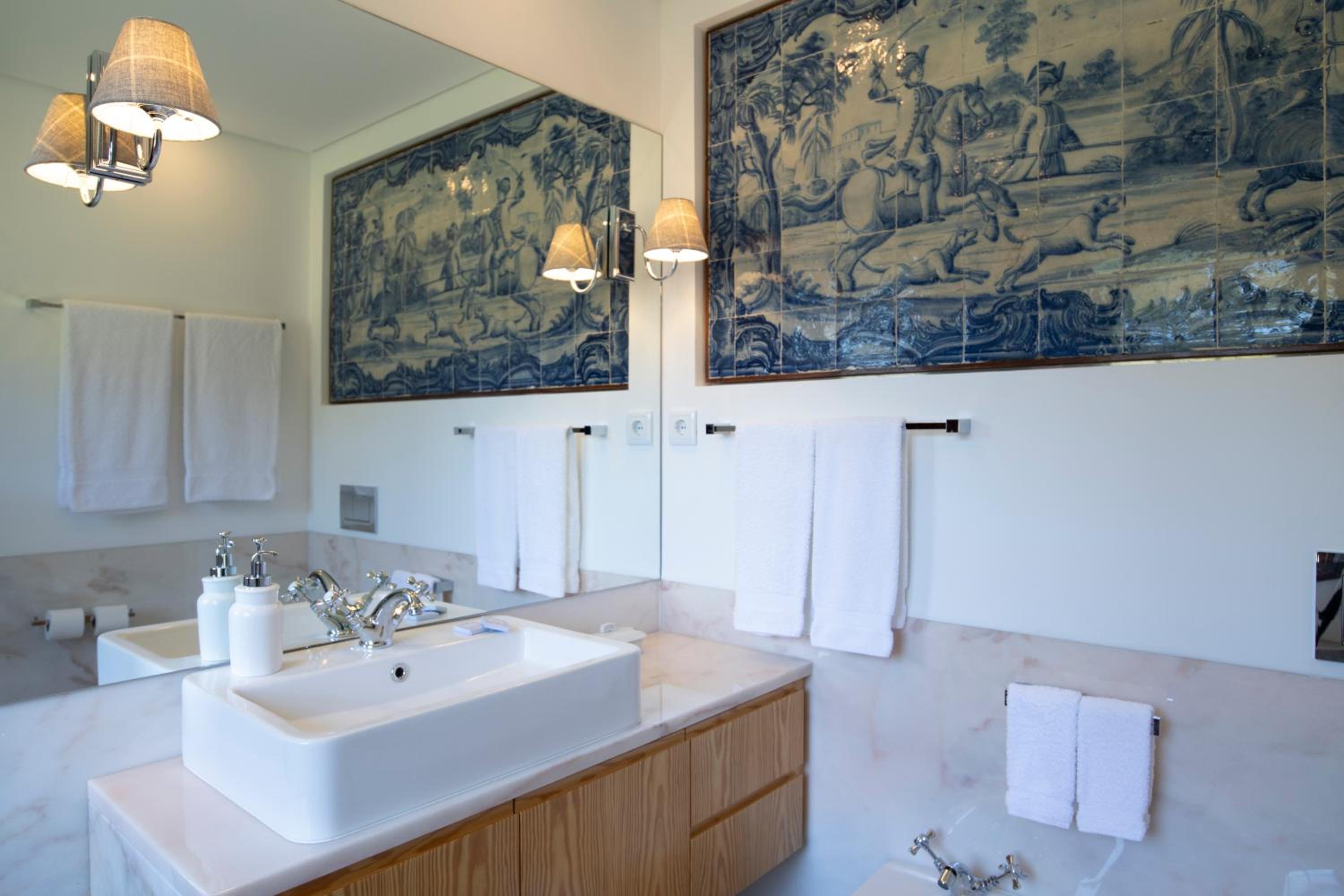 Deluxe Room - Photo 10