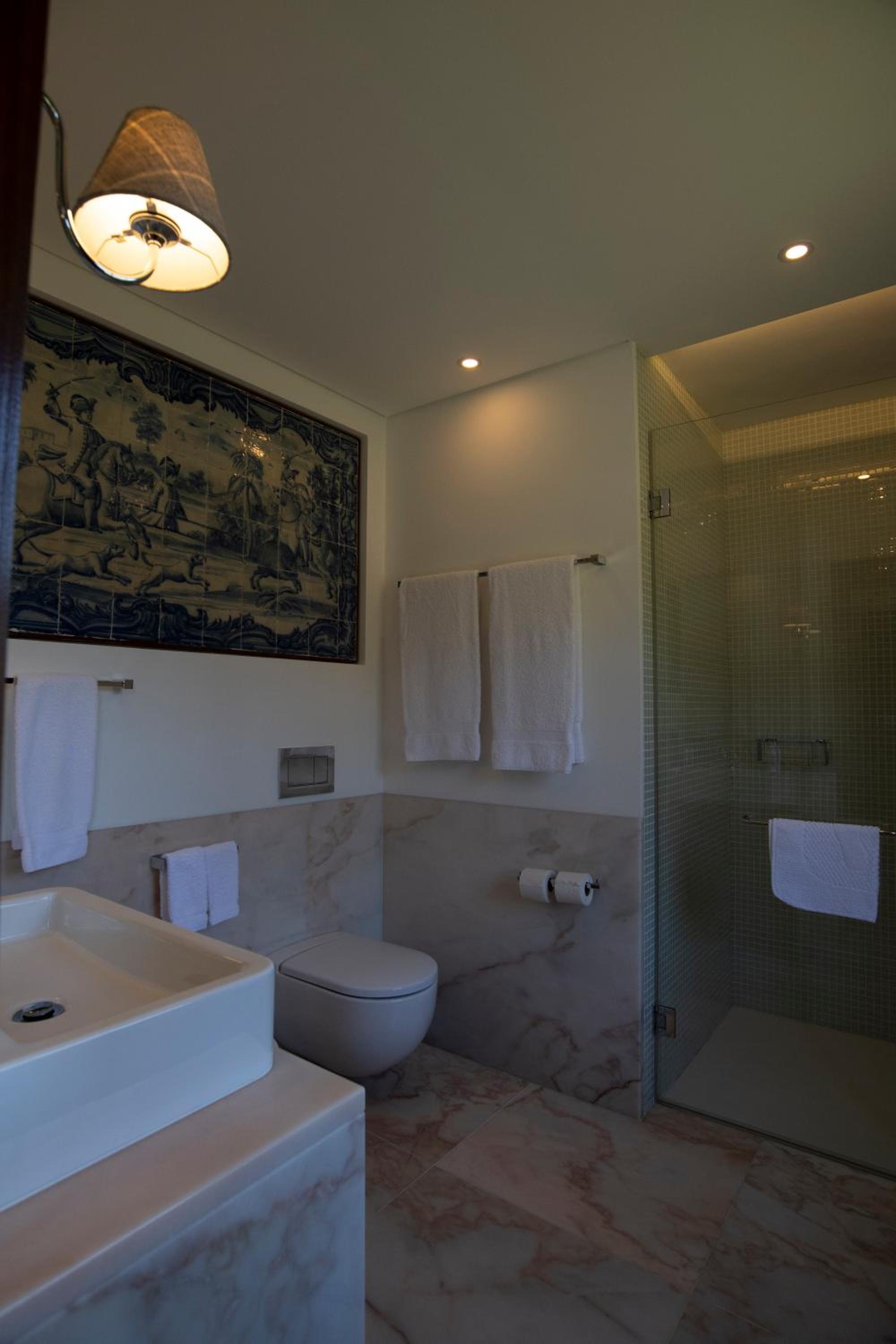 Deluxe Room - Photo 12