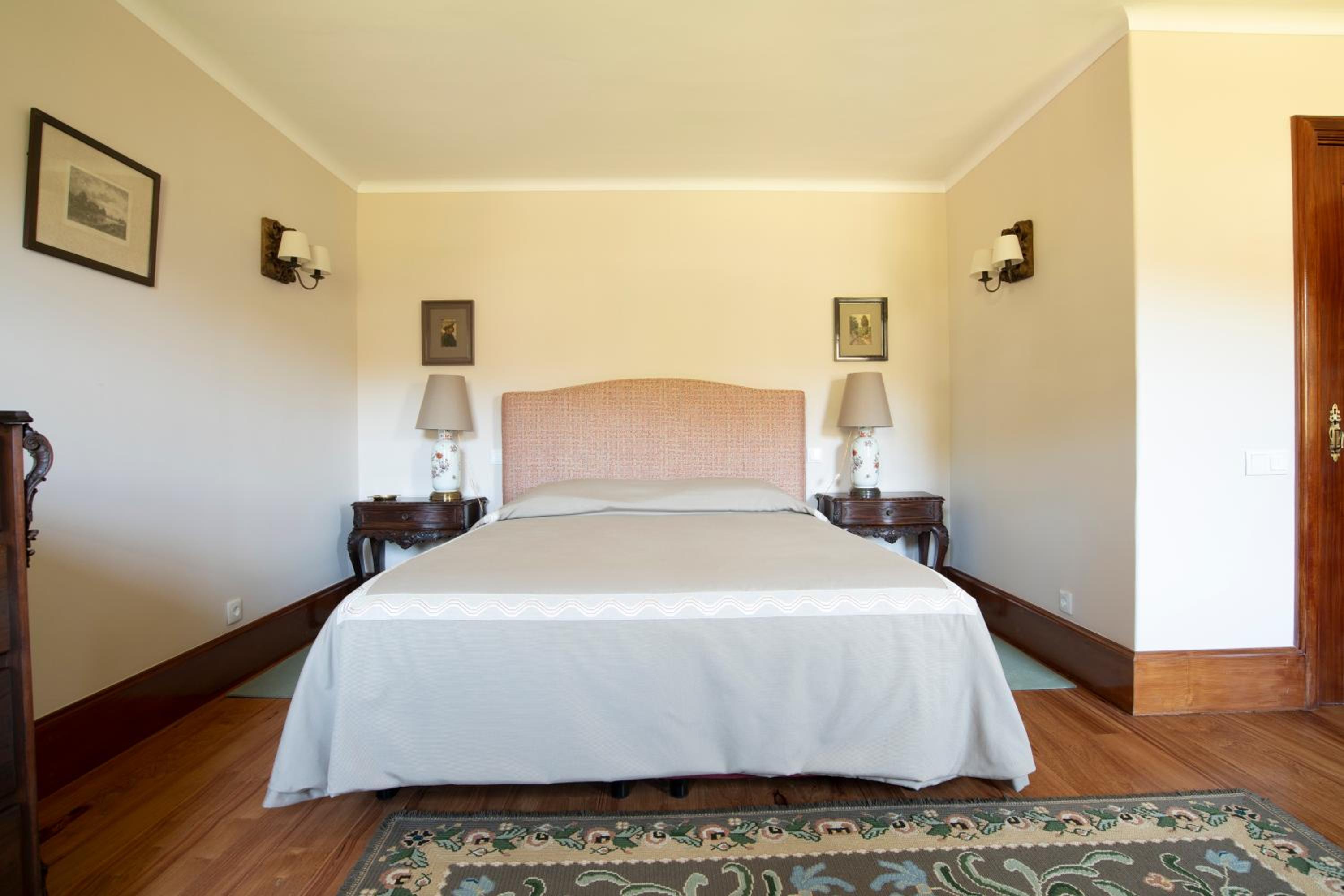 Deluxe Room - Photo 5