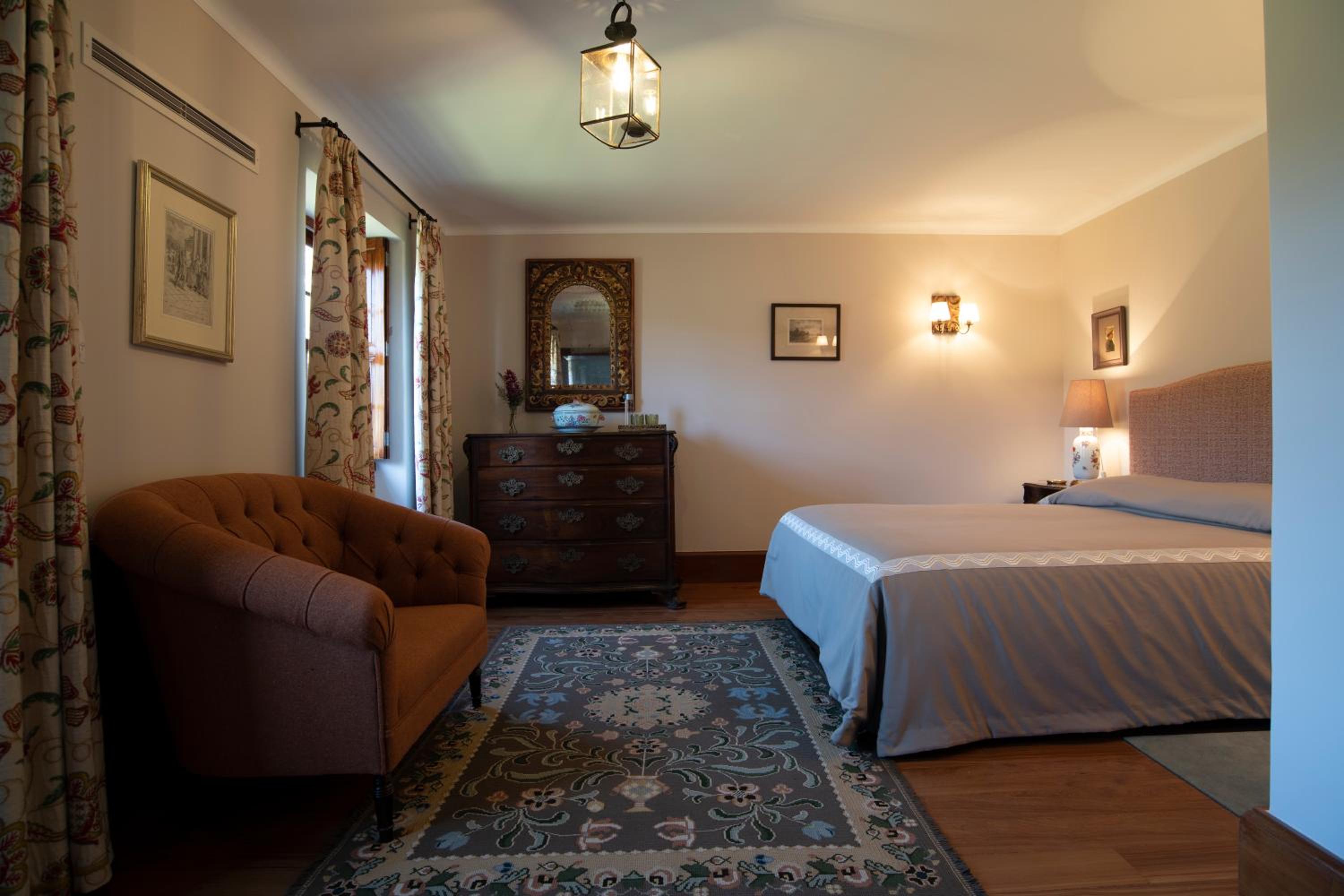 Deluxe Room - Photo 3