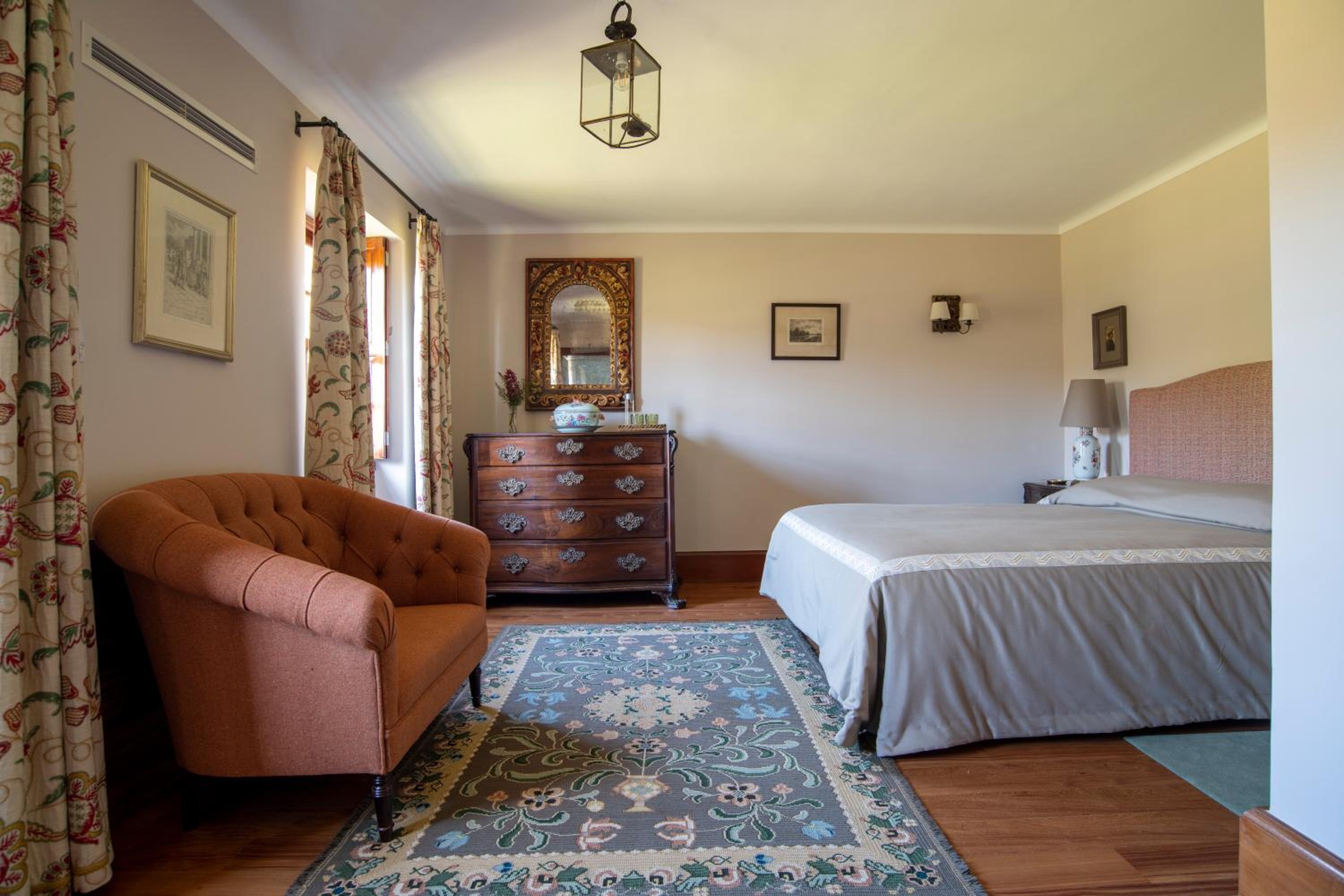 Deluxe Room - Photo 2
