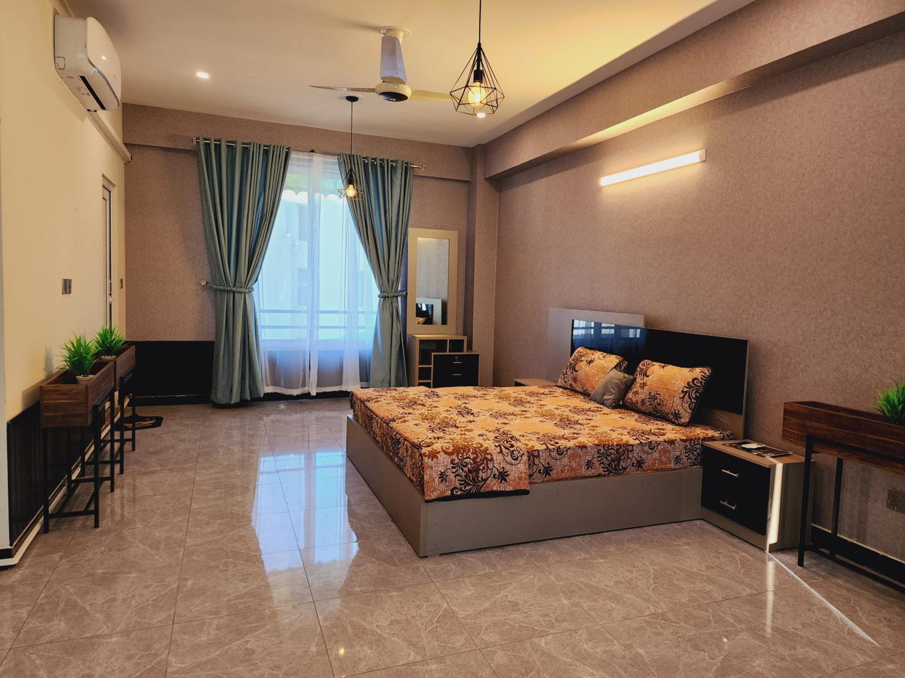 Superior King Suite photo 2