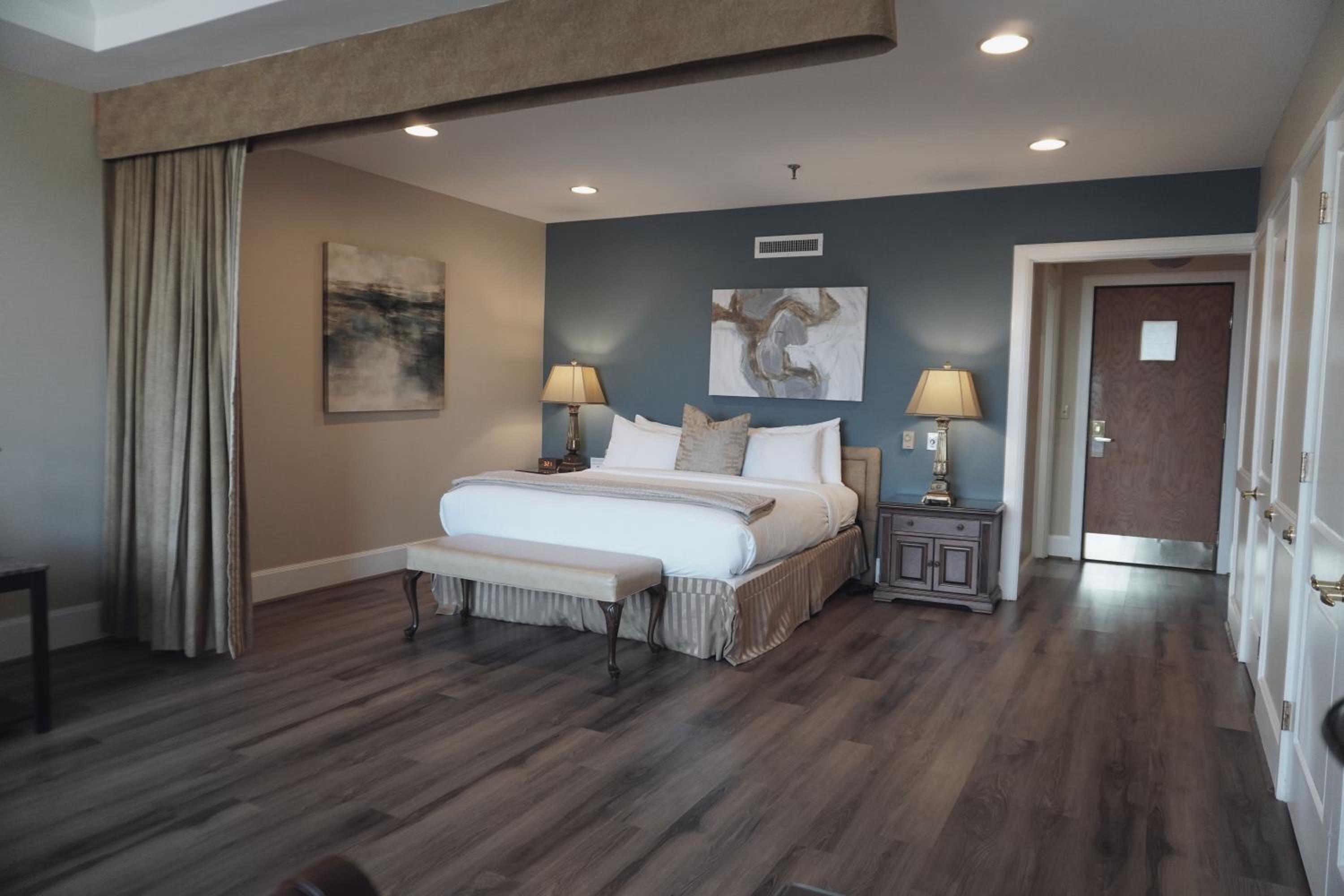Superior King Suite with Sofa Bed - Non Smoking - Photo 3