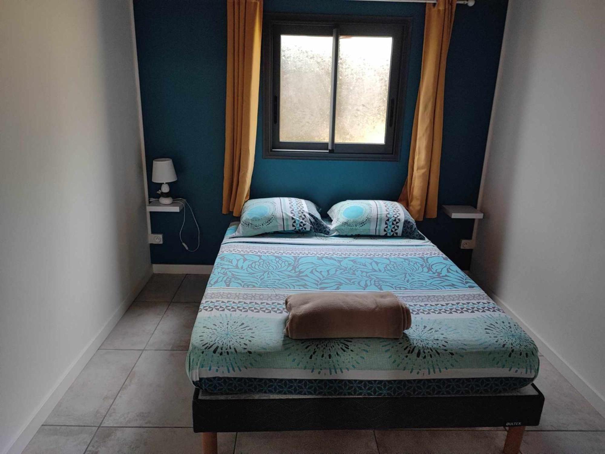 Five-Bedroom House - Photo 1