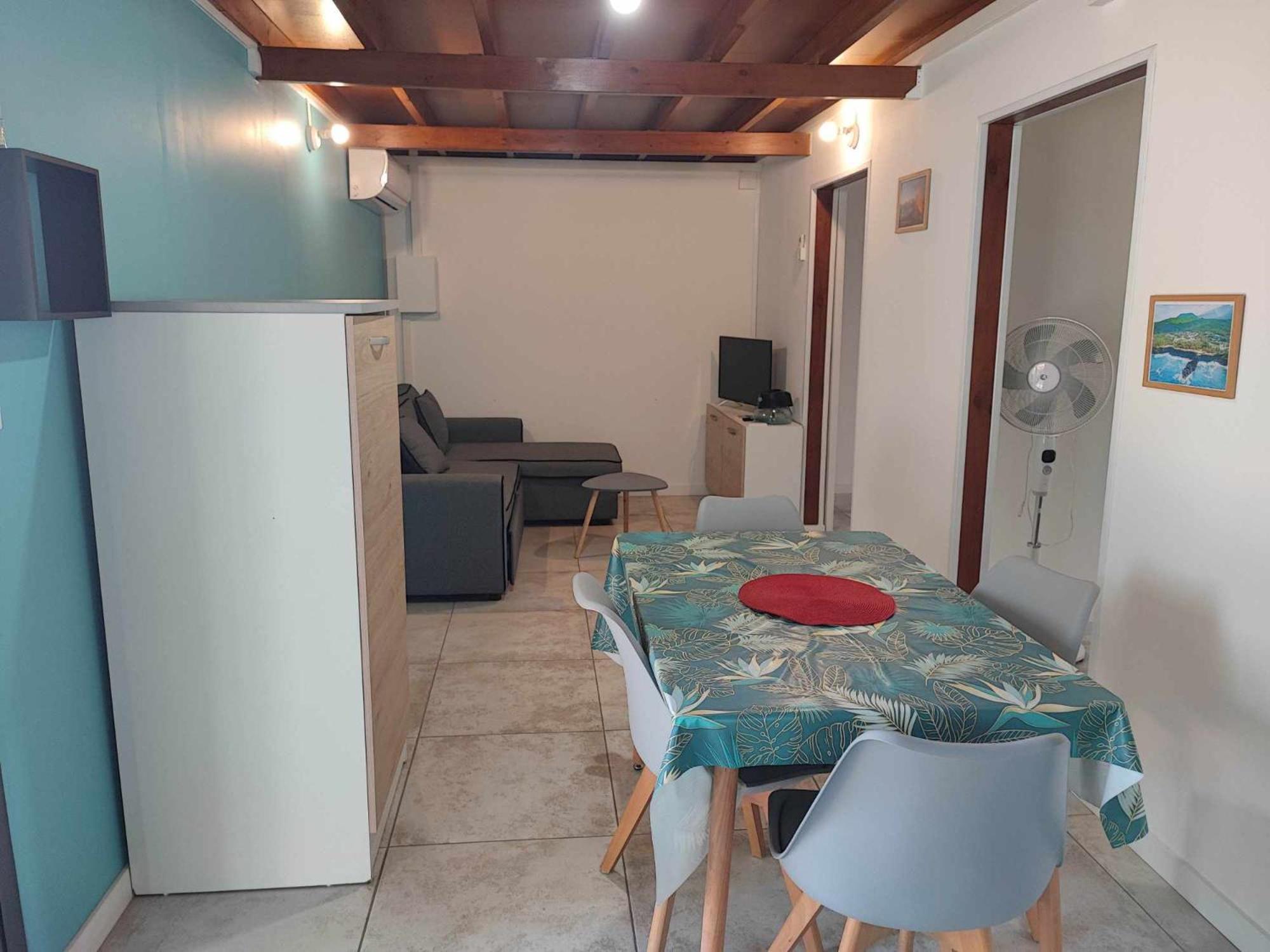 Five-Bedroom House - Photo 7