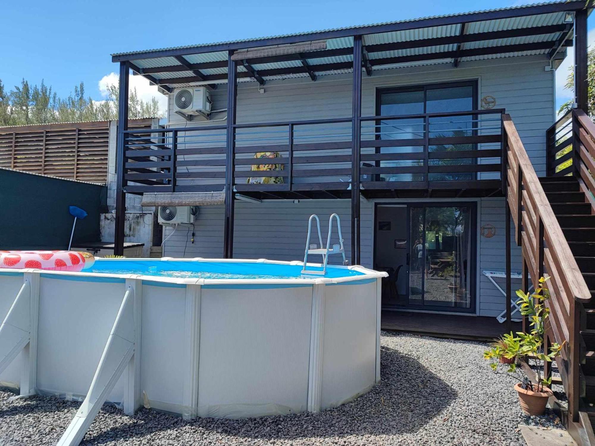 Five-Bedroom House - Photo 2