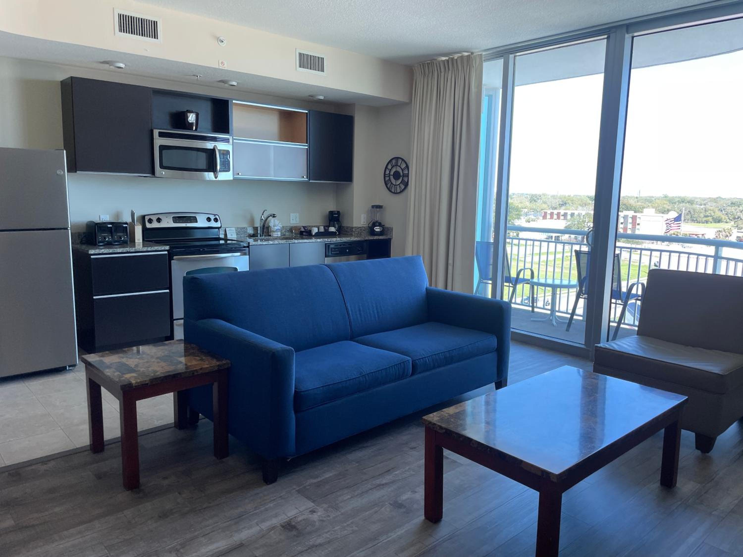 One Bedroom Deluxe Suite, Partial Ocean View - Photo 4