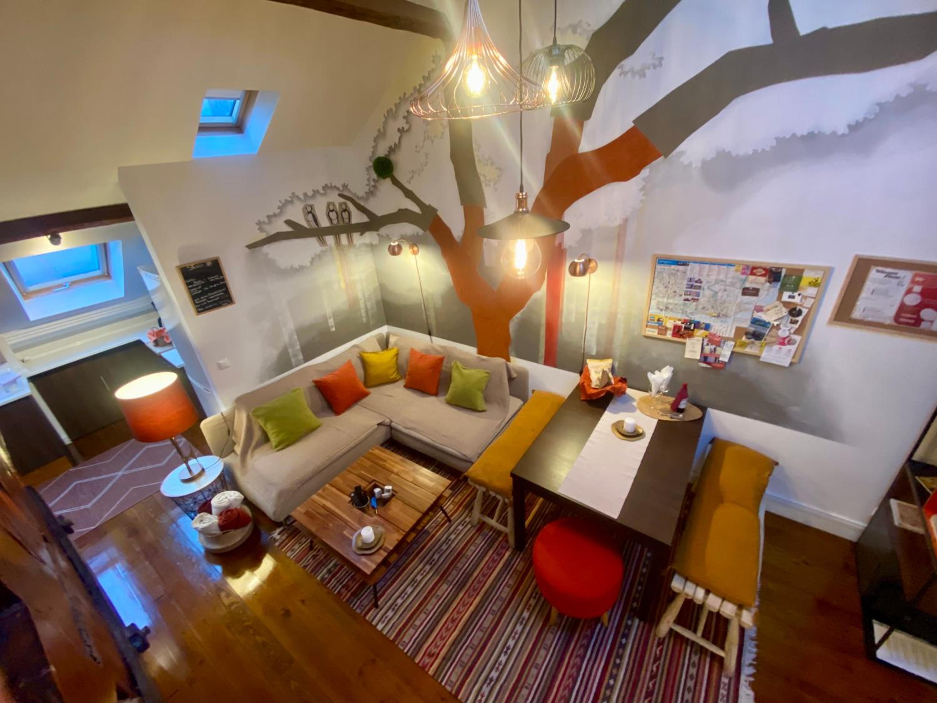Deluxe Studio with Mezzanine - Photo 3