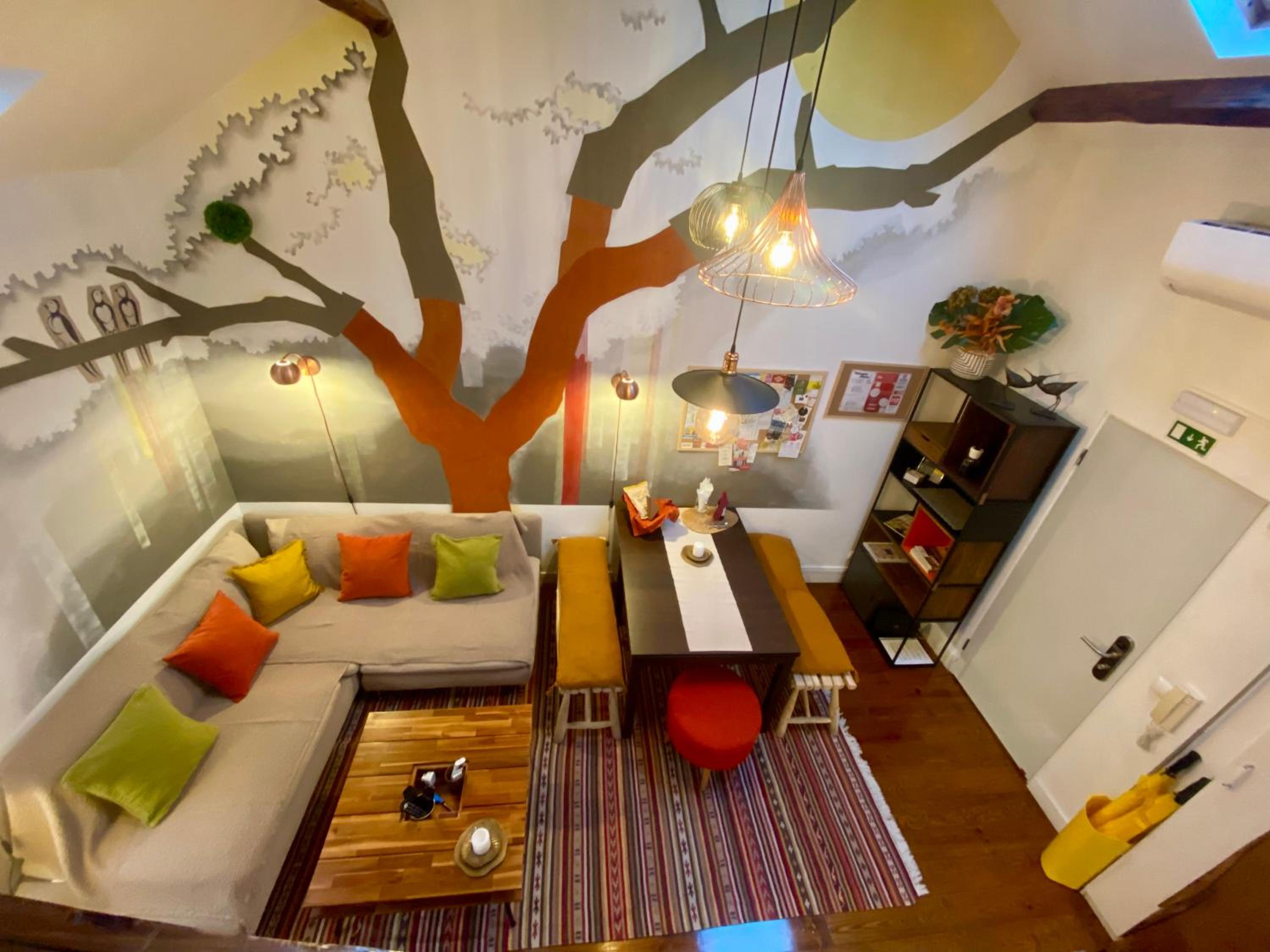 Deluxe Studio with Mezzanine - Photo 4