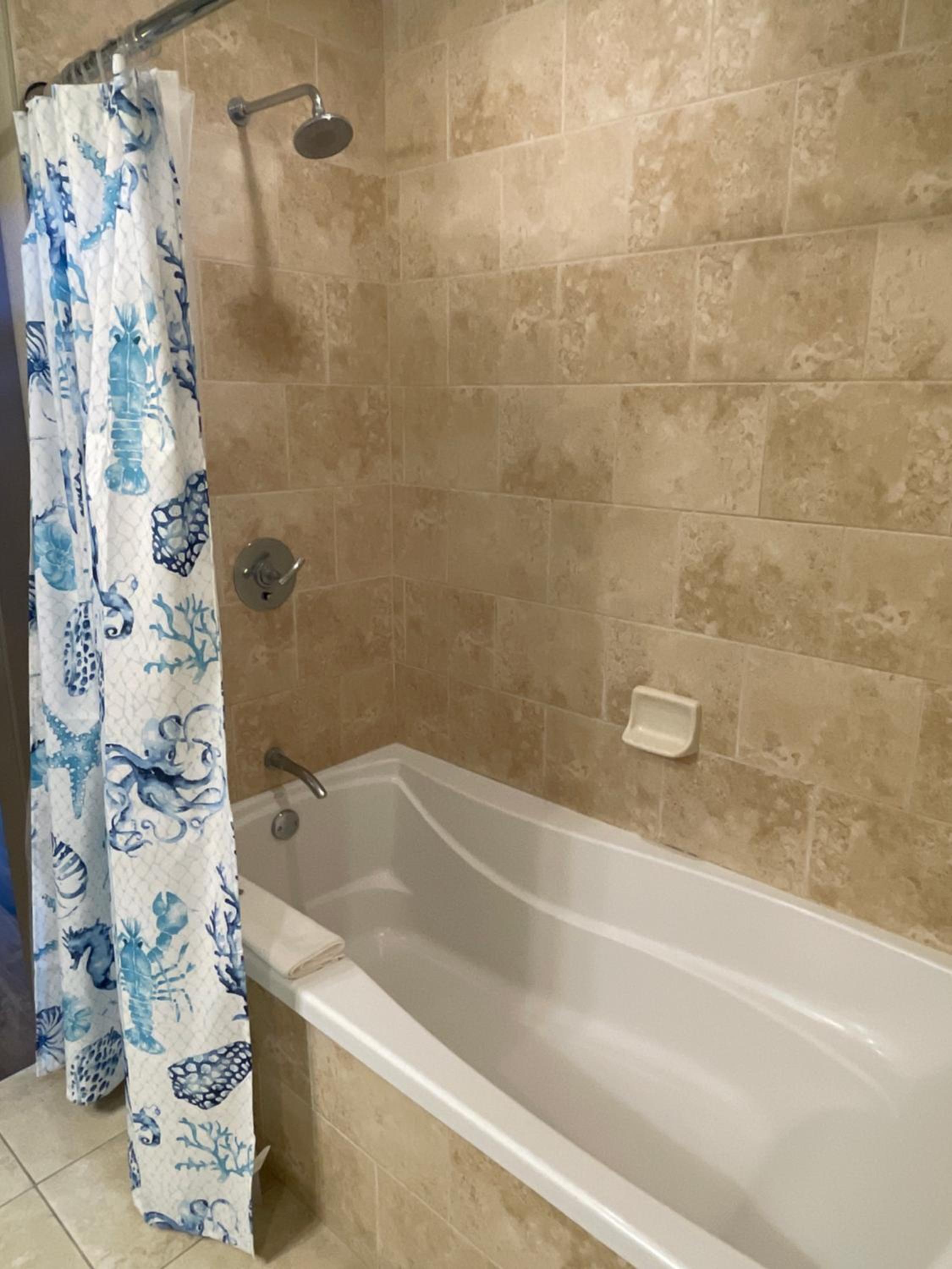 One Bedroom Suite, Partial Ocean View - Photo 3