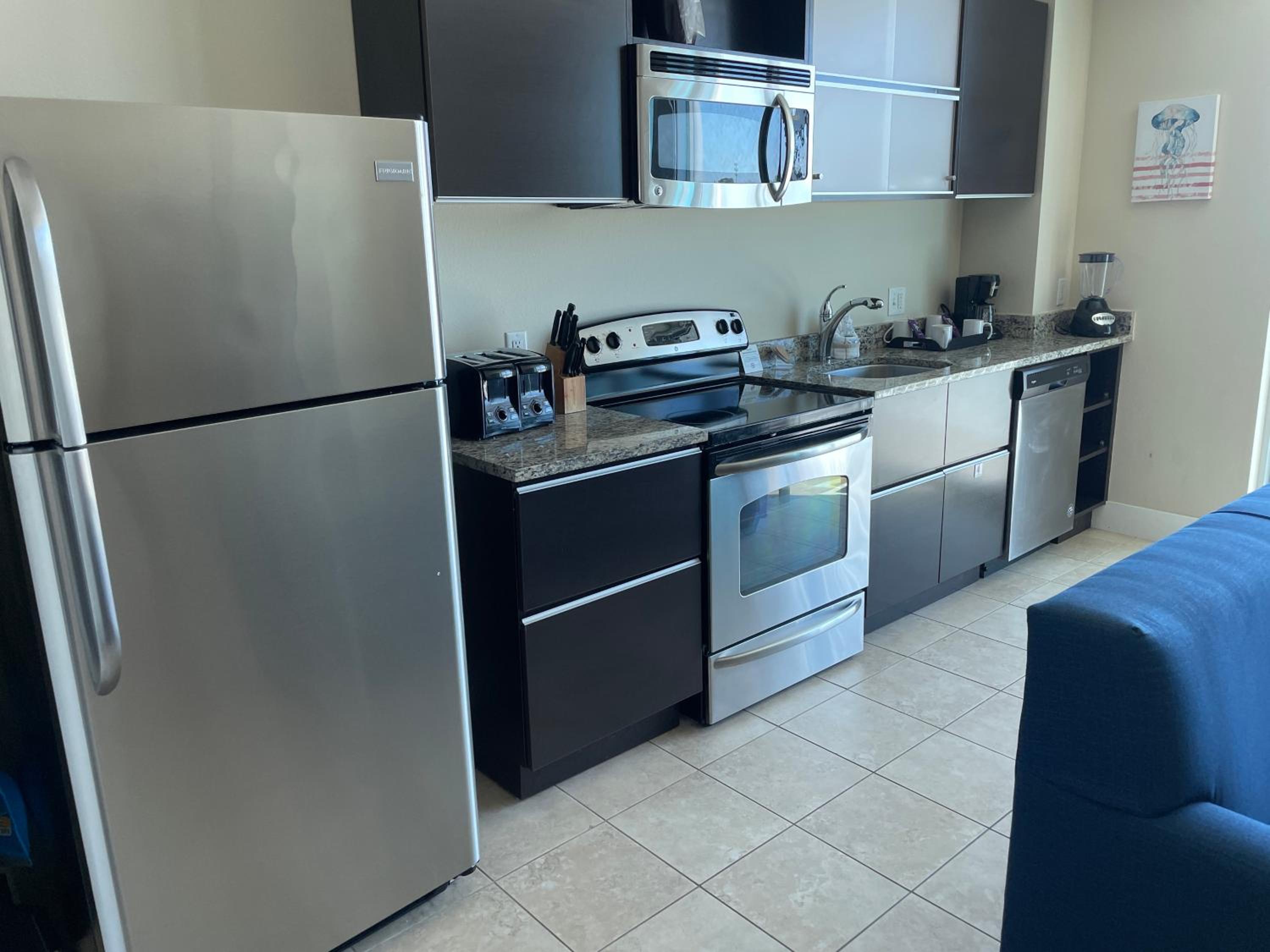 One Bedroom Suite, Partial Ocean View - Photo 7