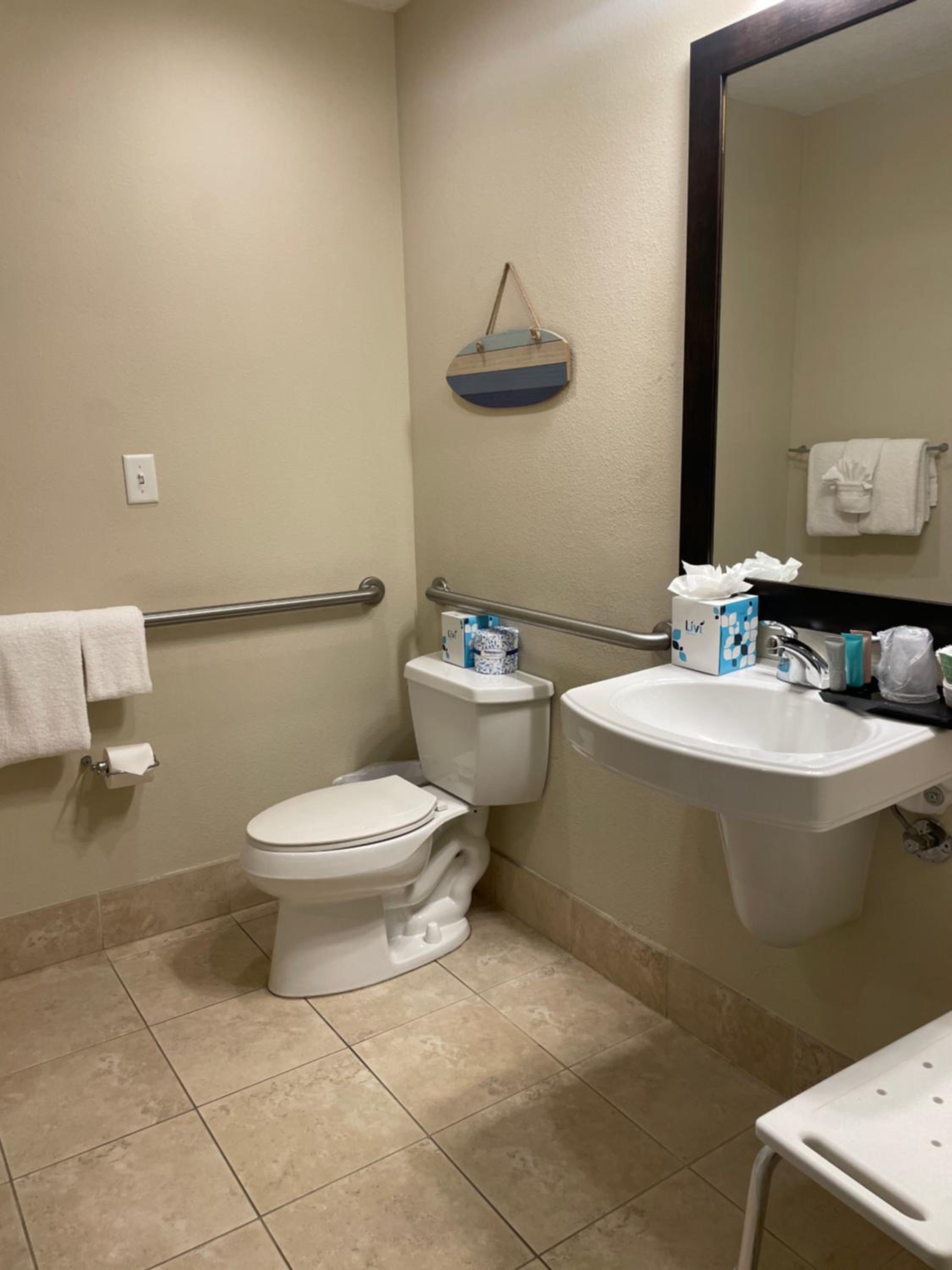 Studio Deluxe Roll-In Shower, Partial Ocean View photo 3