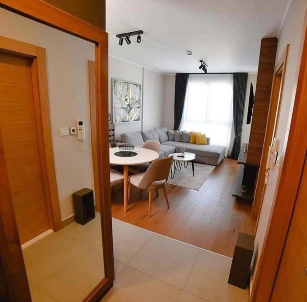 One-Bedroom Apartment photo 2