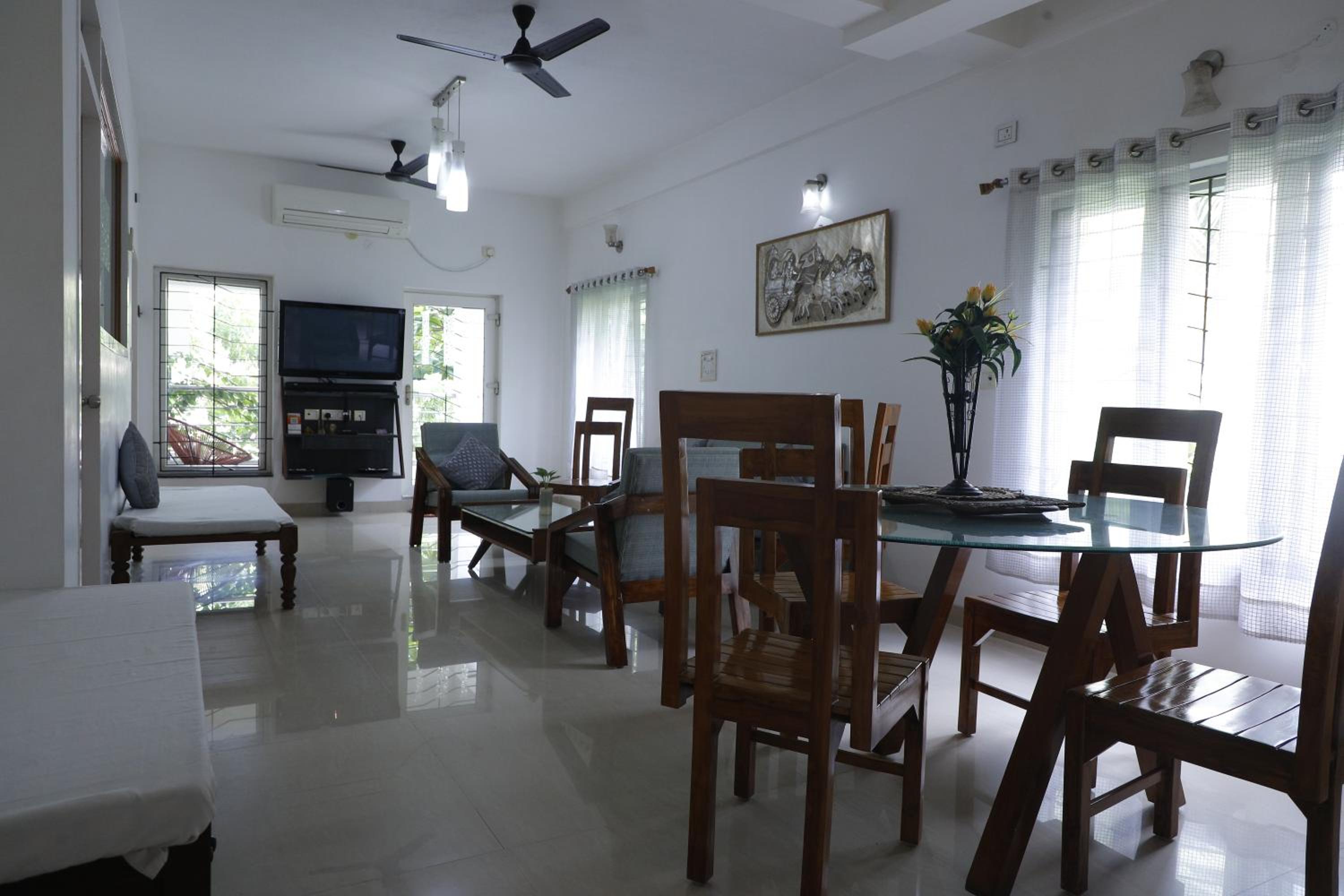 Three-Bedroom Premium Apartment with Balcony photo 2