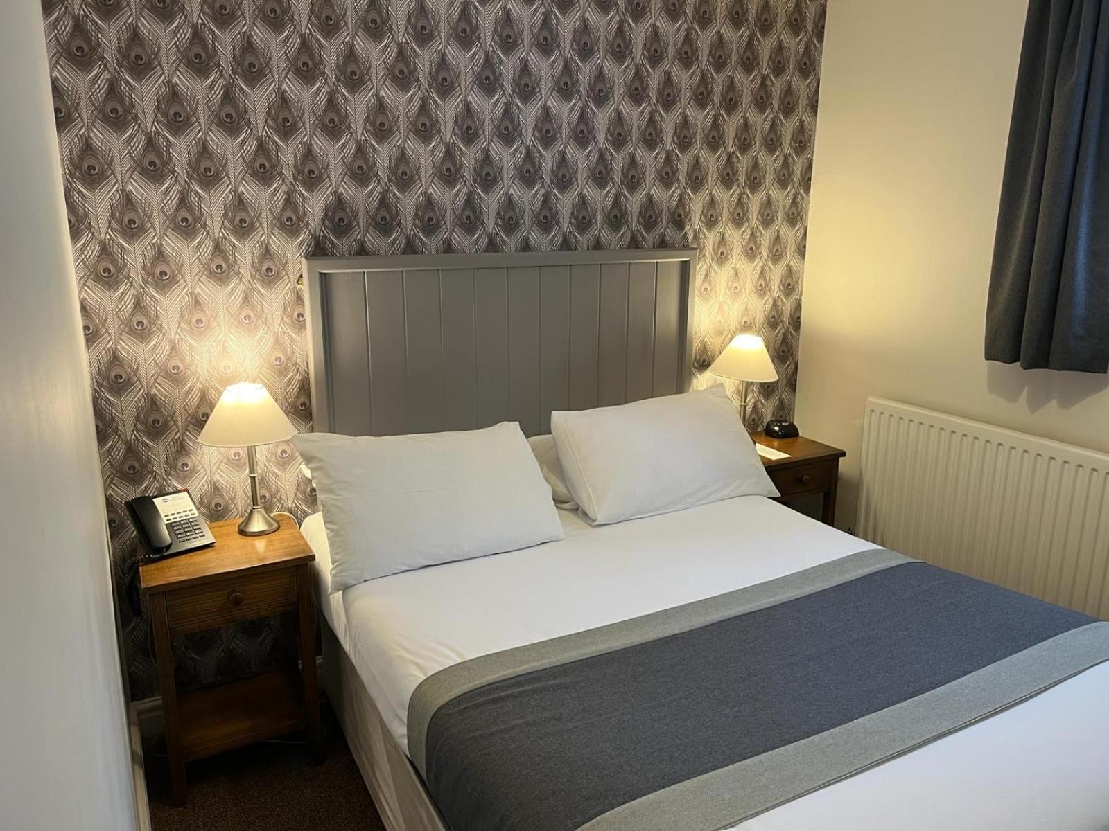 Standard Double Room - Non-Smoking - Photo 9