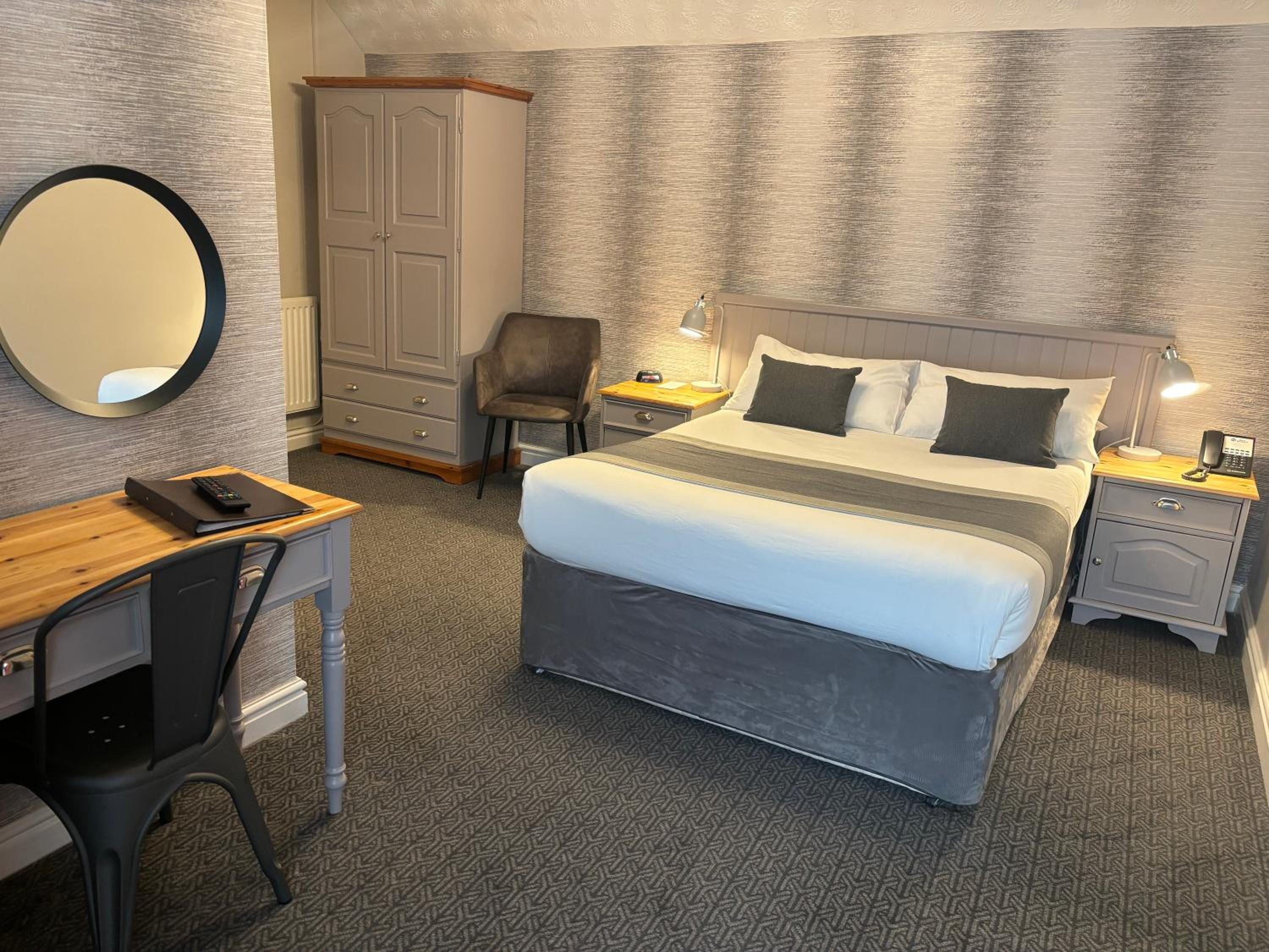 Standard Double Room - Non-Smoking - Photo 8
